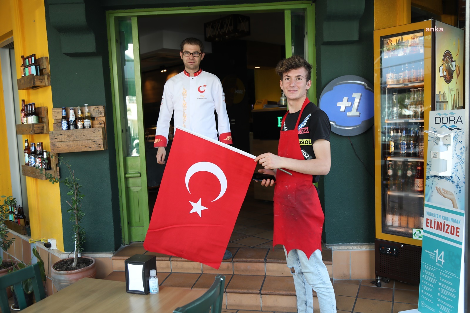 BODRUM BELEDİYESİ EKİPLERİ, 2 BİN TÜRK BAYRAĞI DAĞITTI