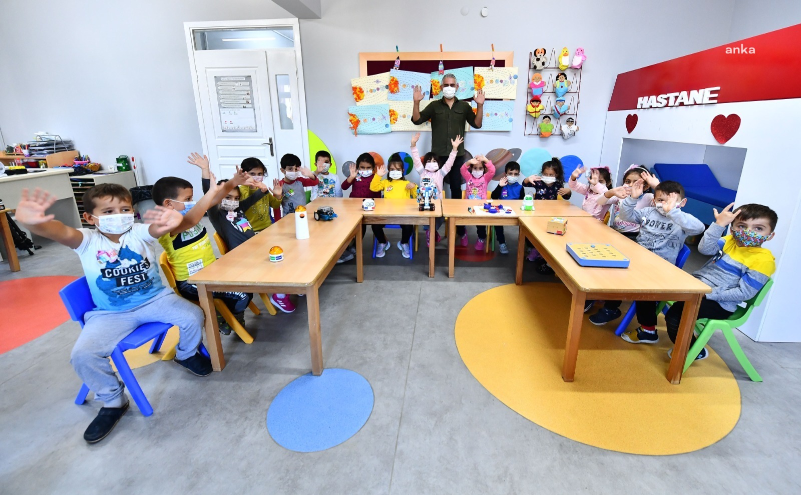 İZMİR BÜYÜKŞEHİR'DEN ANAOKULU ÖĞRENCİLERİNE ROBOTİK KODLAMA EĞİTİMİ