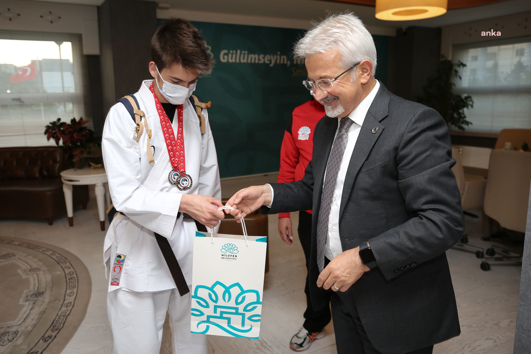 NİLÜFER BELEDİYESPOR KARATE TAKIMI BAŞKAN ERDEM'İ ZİYARET ETTİ