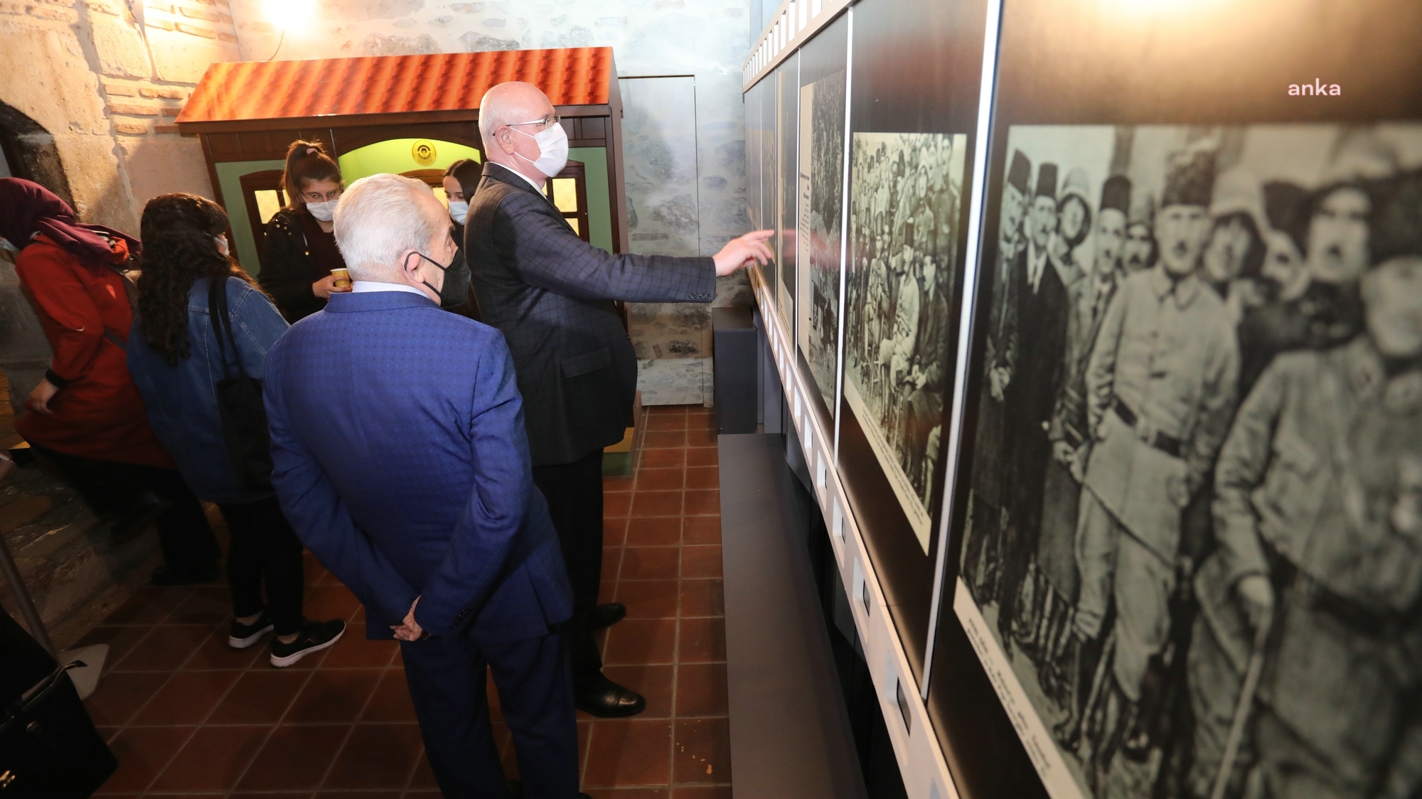 ODUNPAZARI'NDA ATA'YA SAYGI FOTOĞRAF SERGİSİ AÇILDI