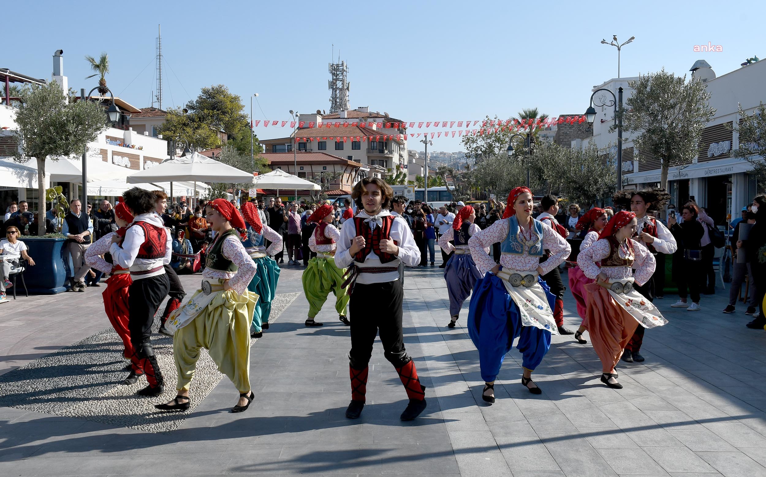 KUŞADASI’NI CUMHURİYET BAYRAMI COŞKUSU SARDI