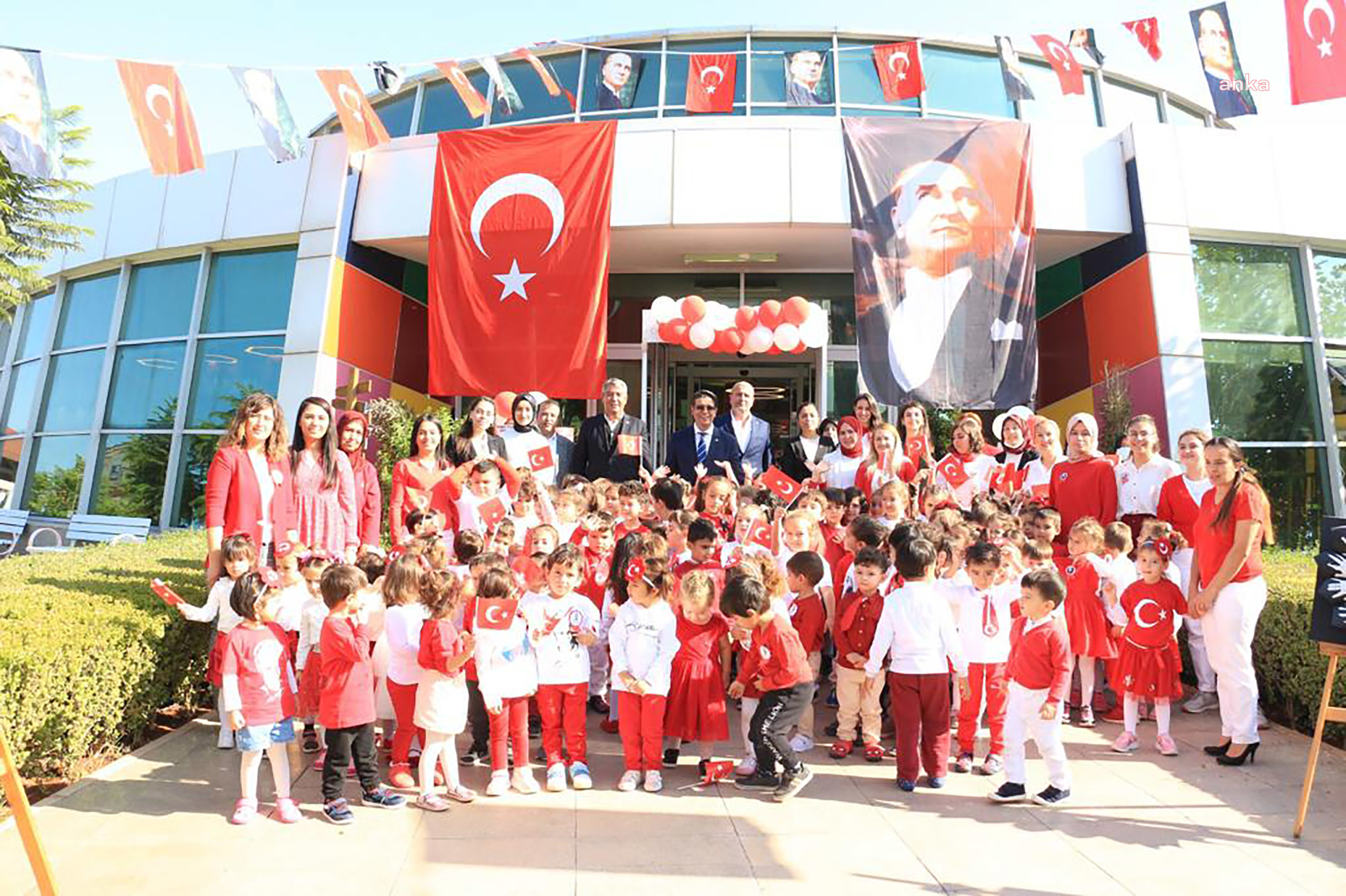 DÖŞEMEALTI BELEDİYE BAŞKANI GENÇ, MİNİKLERİN BAYRAM COŞKUSUNA ORTAK OLDU