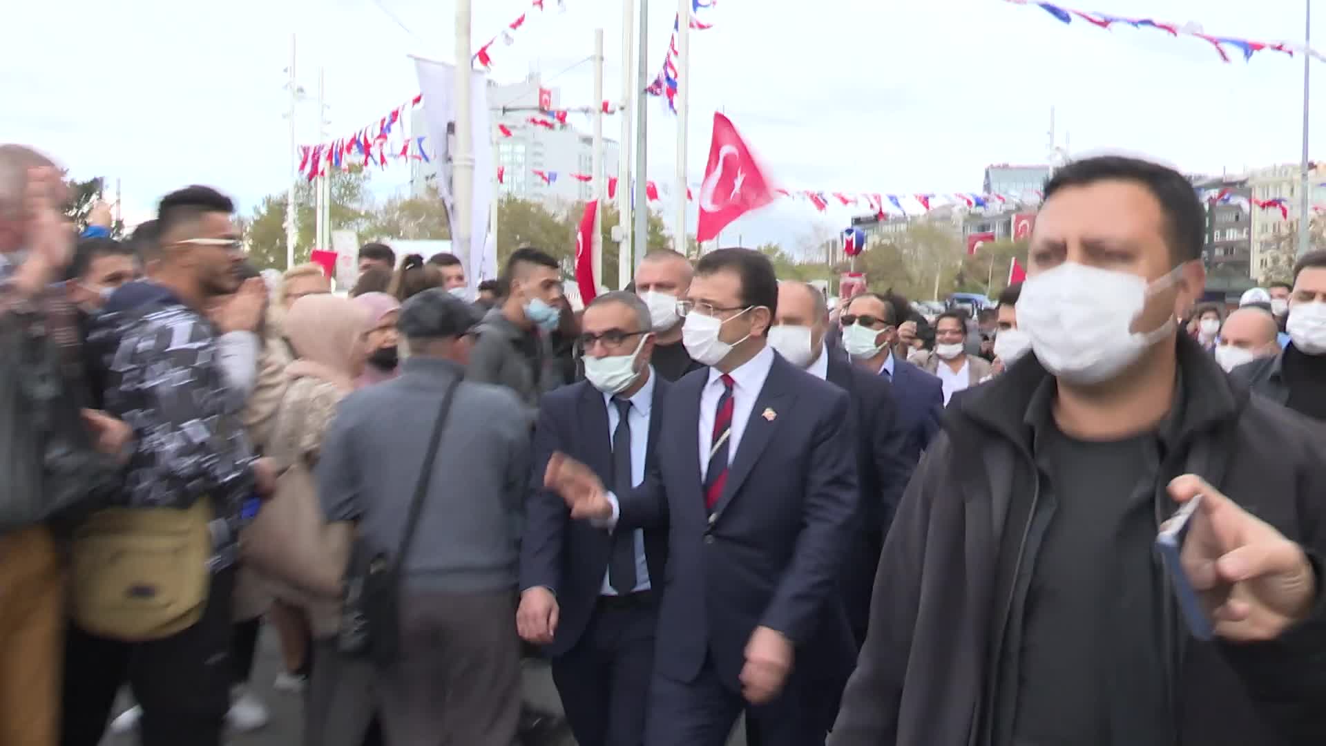 İSTANBUL'DAKİ CUMHURİYET BAYRAMI KUTLAMALARI TAKSİM ANITI'NDAKİ TÖRENLE BAŞLADI