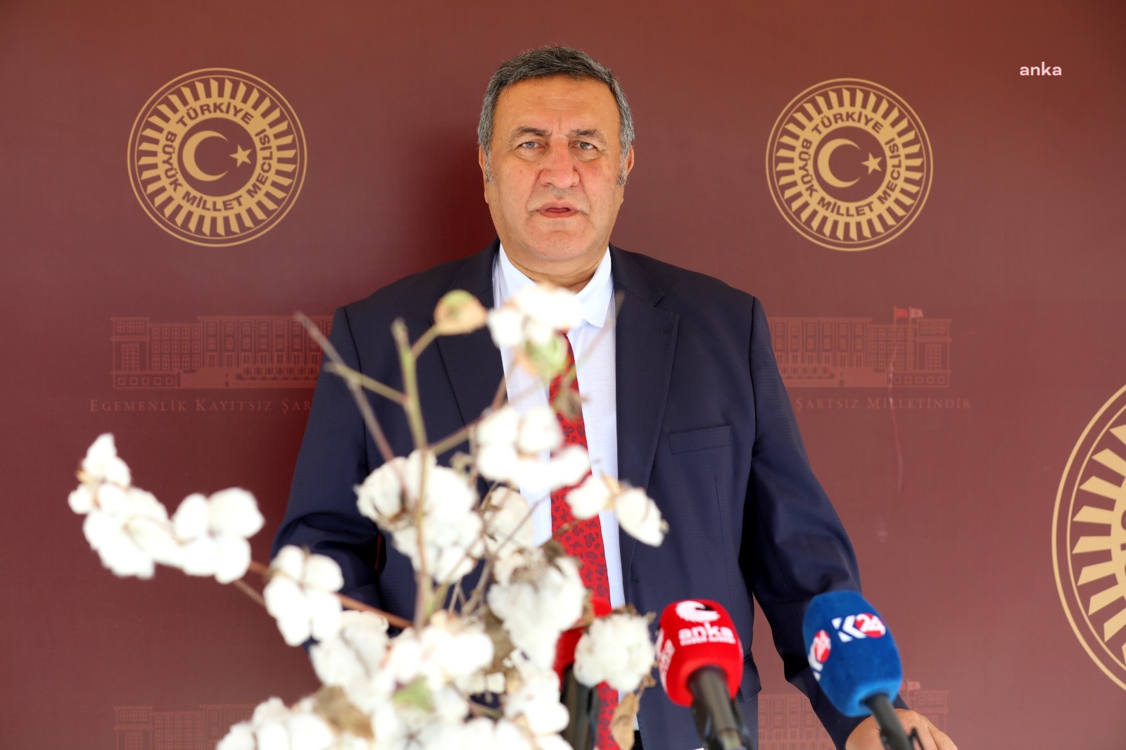 BAKAN PAKDEMİRLİ: “GDO’LU TOHUMLUKLARIN İTHALİNE İZİN VERİLMEMEKTEDİR”