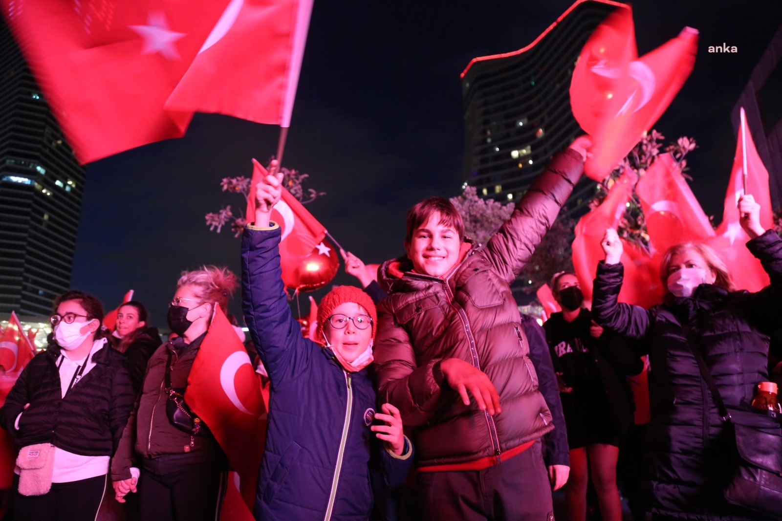 98 YILDIR DİNMEYEN COŞKUYLA ON BİNLER, ATAŞEHİR’DE BULUŞTU