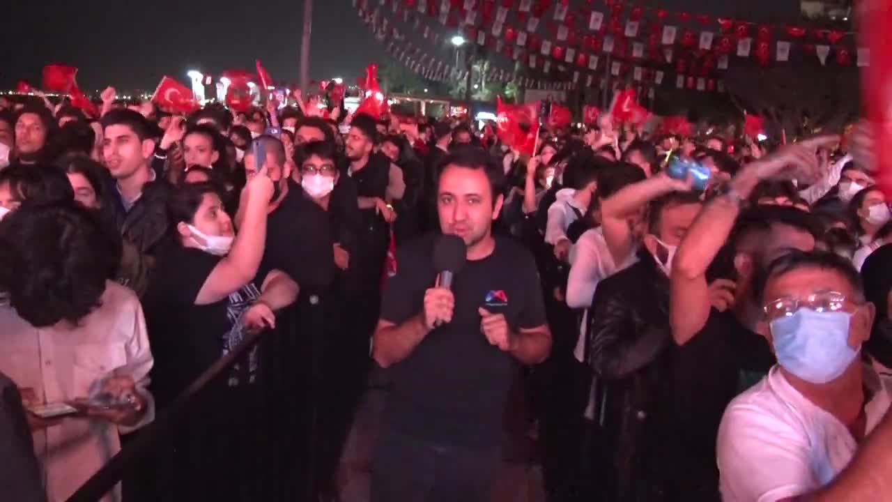 MERSİN’DE EN GÜZEL ŞARKILAR CUMHURİYET İÇİN SÖYLENDİ