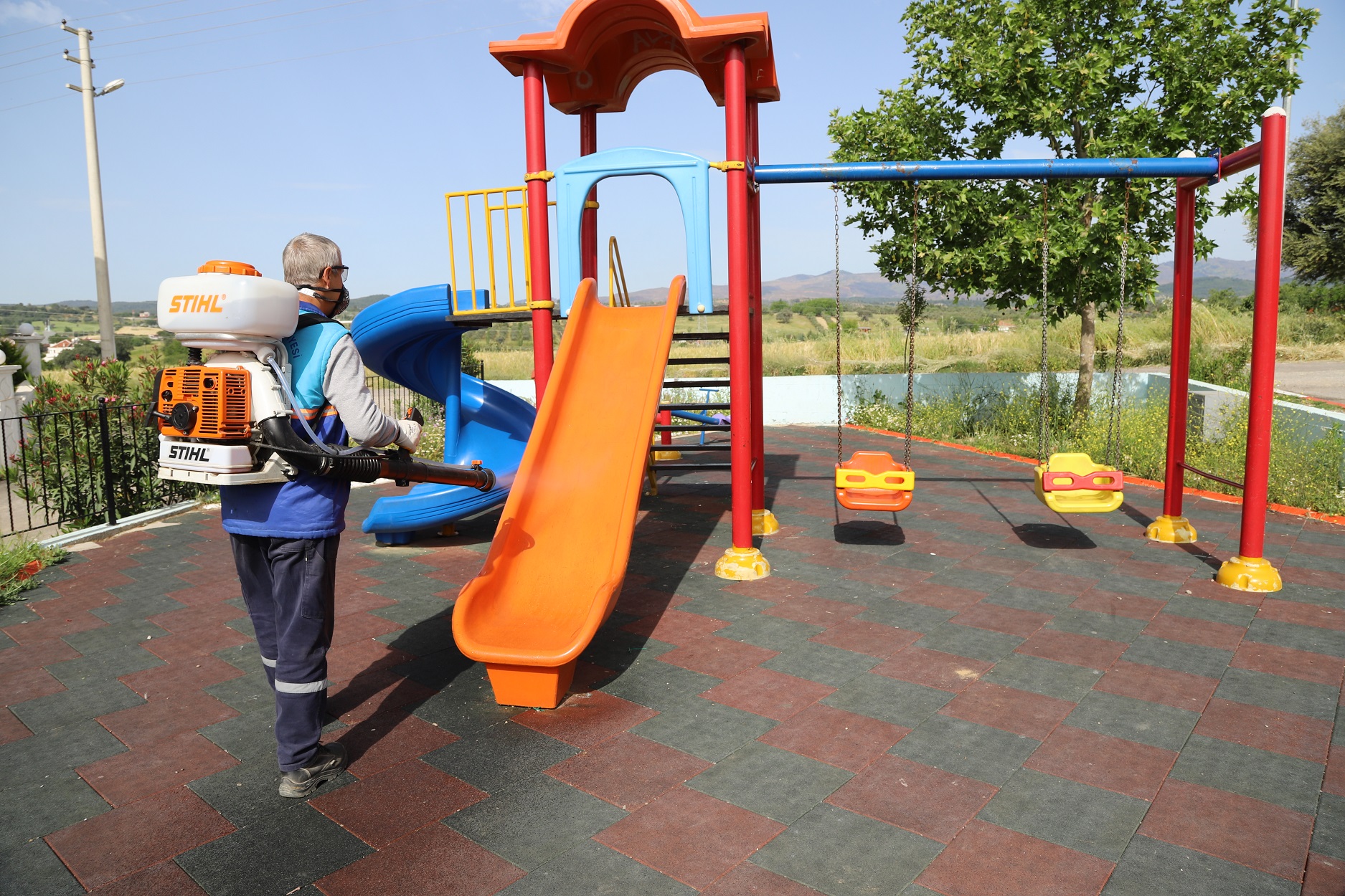 MENDERES'TE PARKLAR, ÇOCUKLARI BEKLİYOR