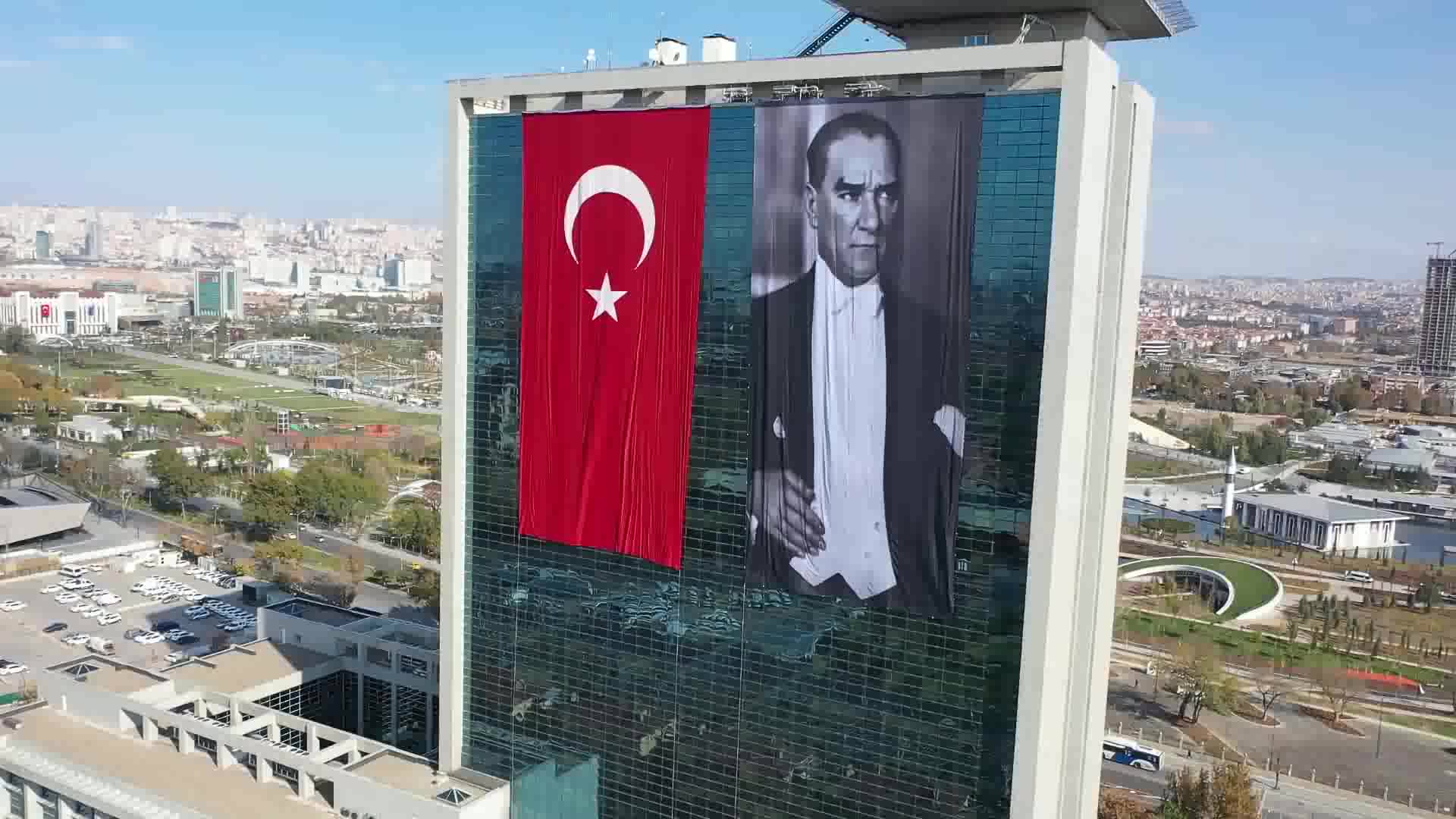 BAŞKENTTE CUMHURİYET COŞKUSU SOKAKLARA TAŞTI