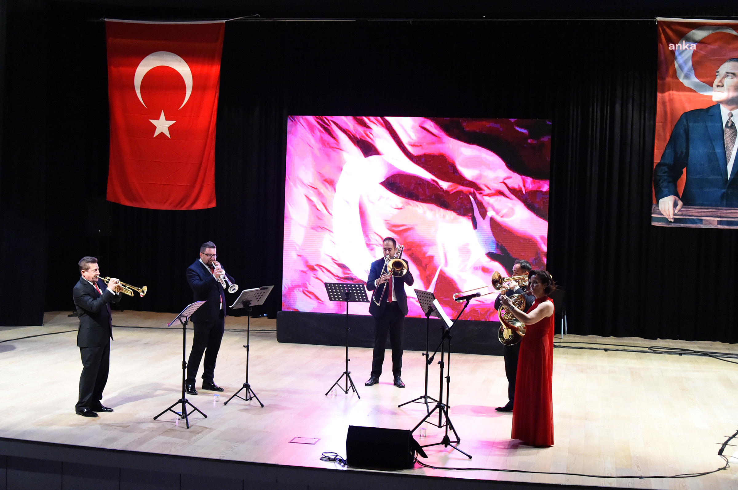 TARSUS'TA CUMHURİYET BAYRAMI DOPDOLU BİR PROGRAMLA KUTLANDI