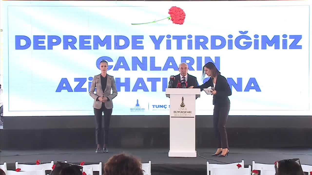 İZMİR, DEPREMDE KAYBETTİKLERİNİ ANDI