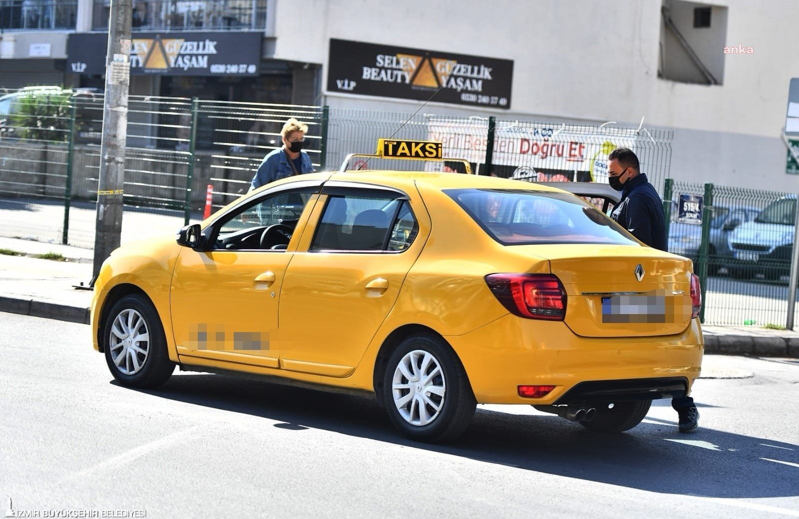 İZMİR'DE TAKSİLERE 'KISA MESAFE' DENETİMİ