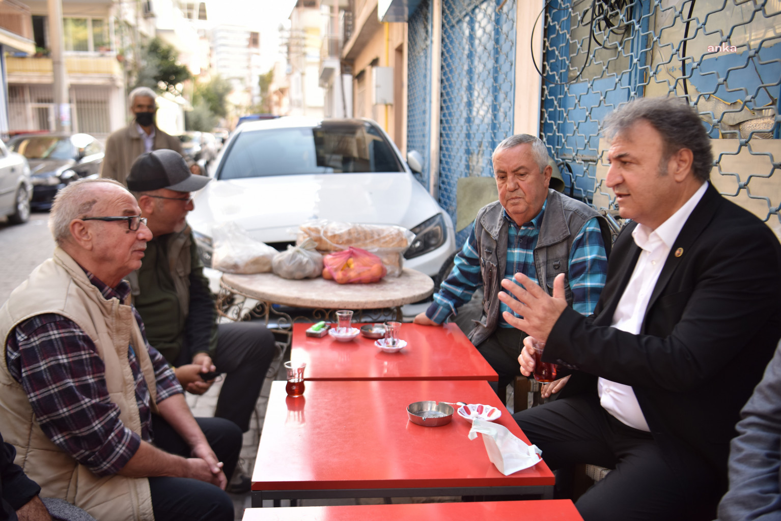BORNOVA BELEDİYE BAŞKANI İDUĞ, ÇAMDİBİ’NDE ESNAF VE VATANDAŞLARI DİNLEDİ