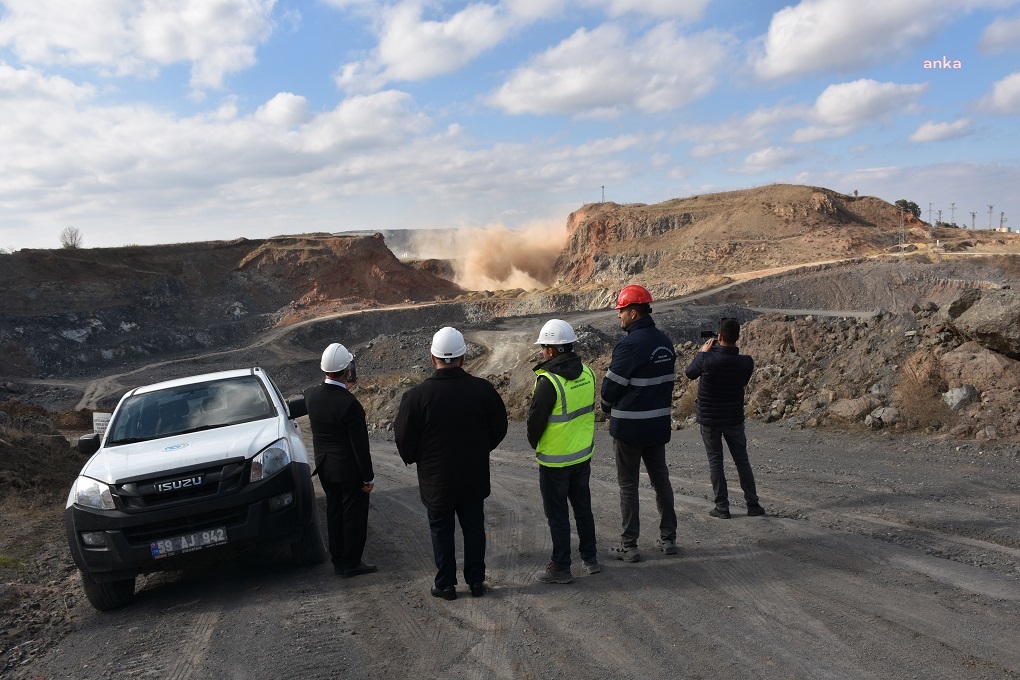 TEKİRDAĞ'DAKİ HACIKÖY TAŞ OCAĞINDA İLK KEZ PATLATMALI ÜRETİM YAPILDI
