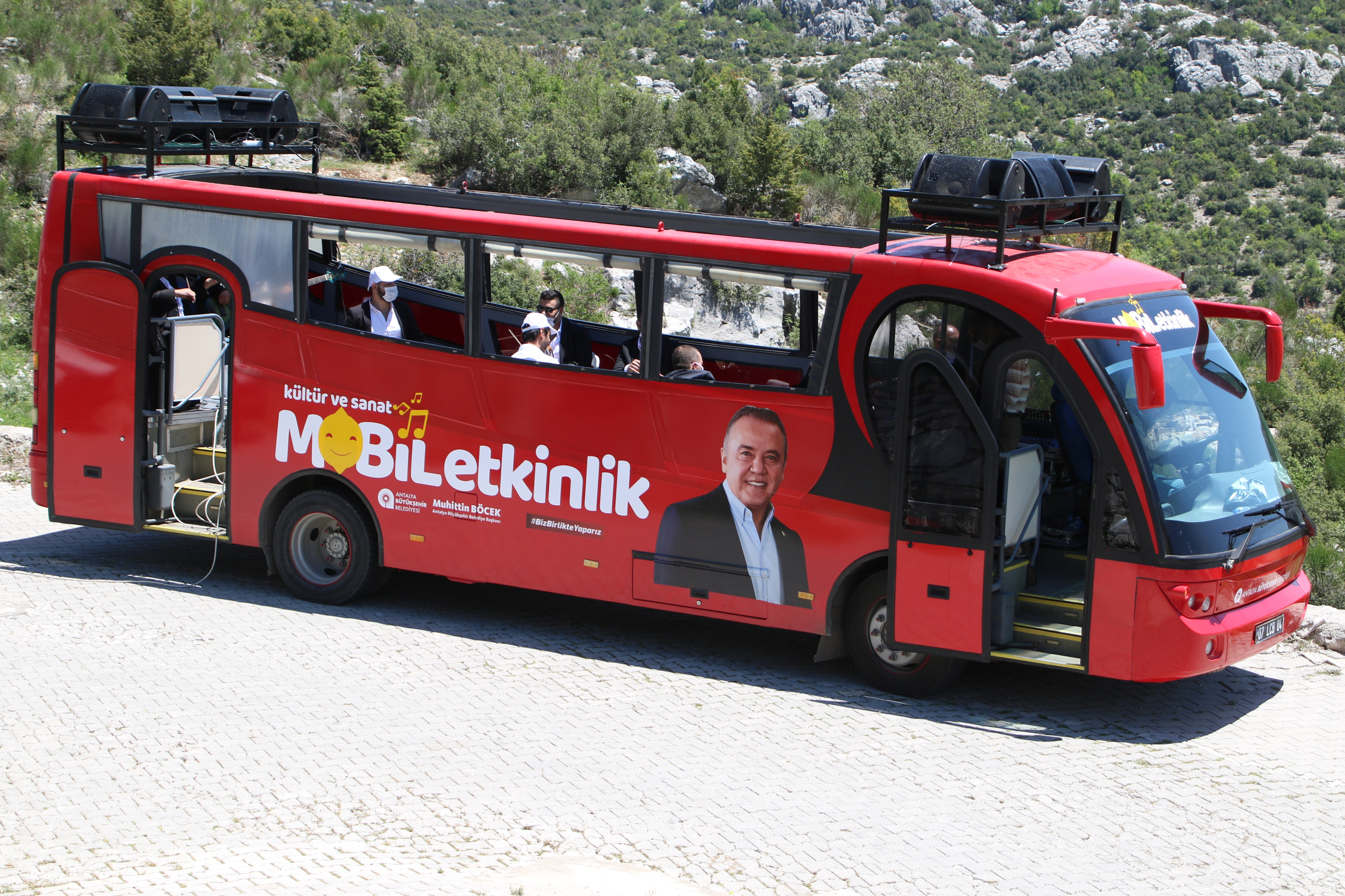 ANTALYA'DA YEREL SANATÇILAR, MORAL VERDİ