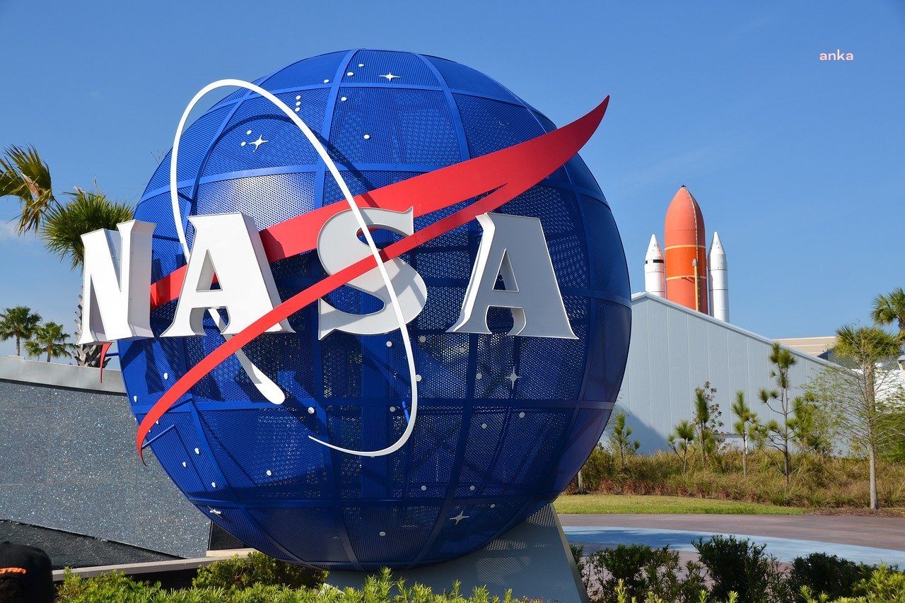 NASA: GÜNEŞ PATLAMASI İLETİŞİM UYDULARINI ETKİLEYEBİLİR