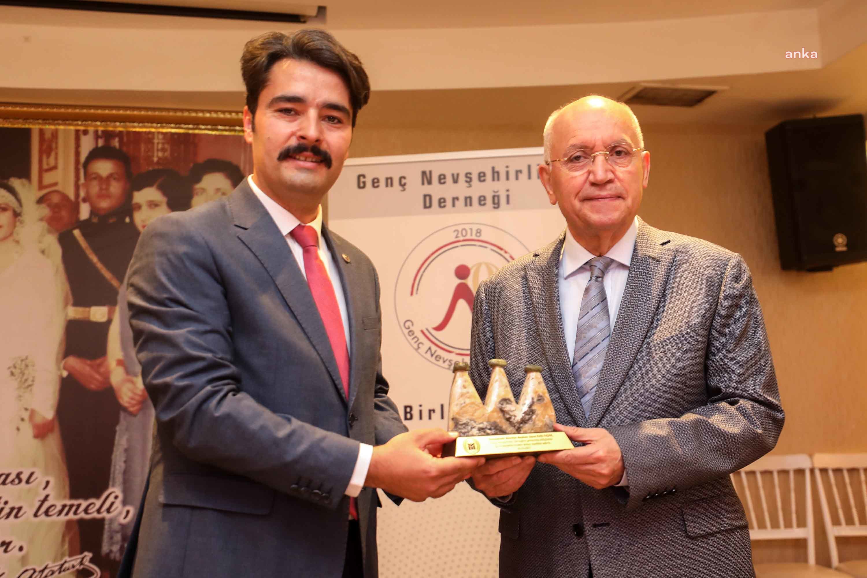 YENİMAHALLE BELEDİYE BAŞKANI YAŞAR ÖĞRENCİLERLE BULUŞTU