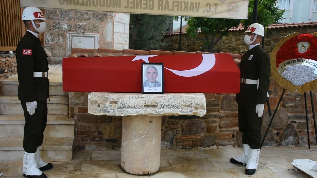 KIBRIS GAZİSİ KARACASU’DA SON YOLCULUĞUNA UĞURLANDI
