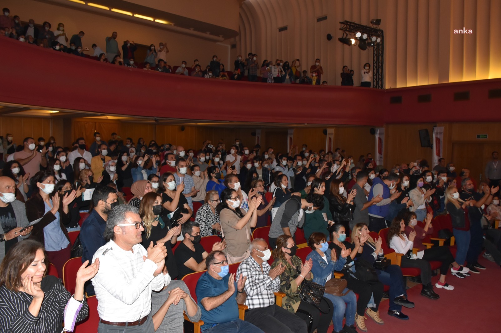TARSUS ŞEHİR TİYATROSU ÇEHOV VODVİL OYUNU'NU ADANA FESTİVALİ'NDE OYNADI