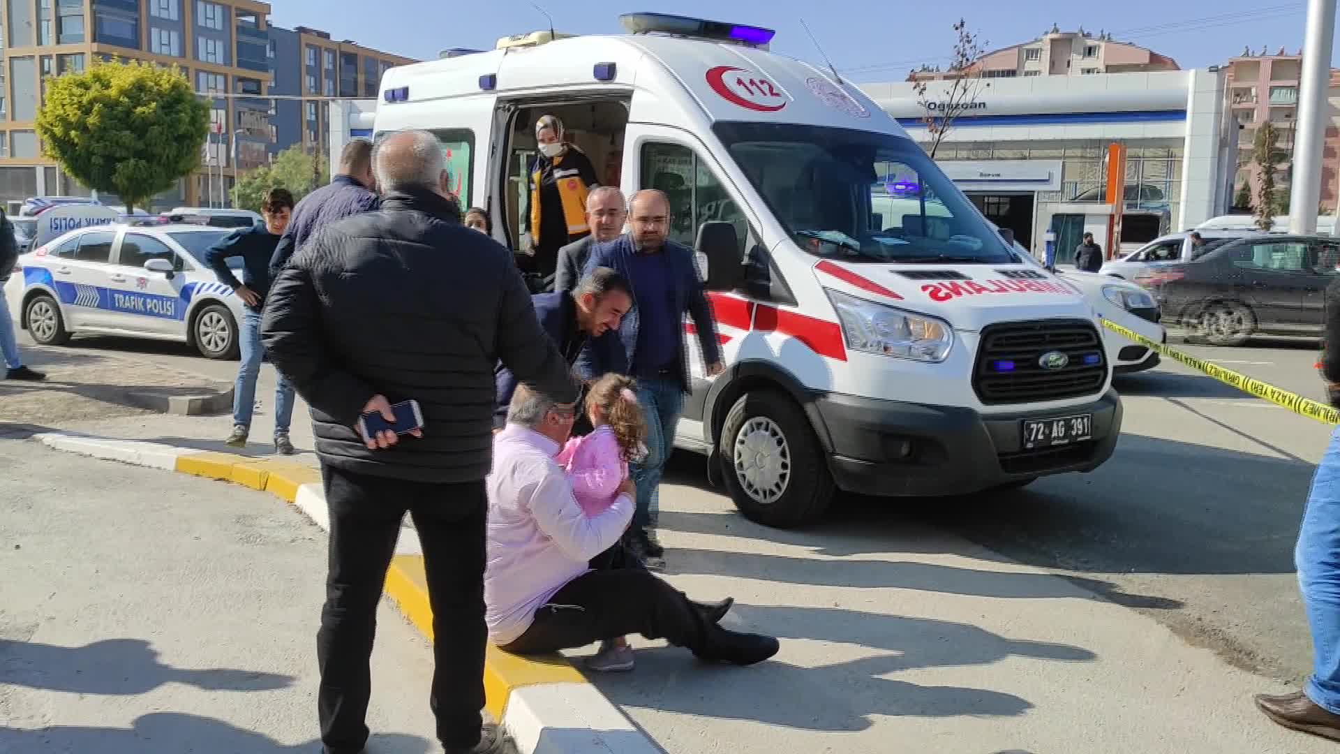 GENÇ KADIN ÇOCUKLARINI KURTARMAK İÇİN KENDİSİNİ FEDA ETTİ
