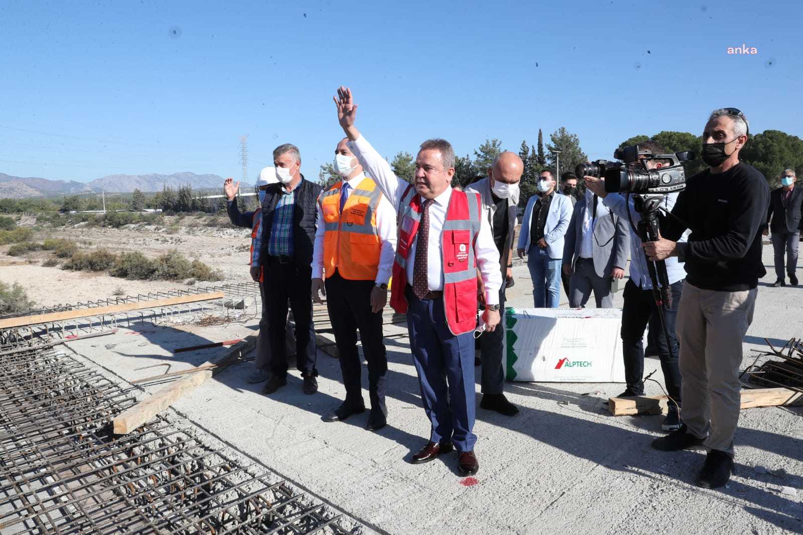 ANTALYA BÜYÜKŞEHİR BELEDİYE BAŞKANI BÖCEK, KARAMAN KÖPRÜSÜ İNŞAATINI İNCELEDİ