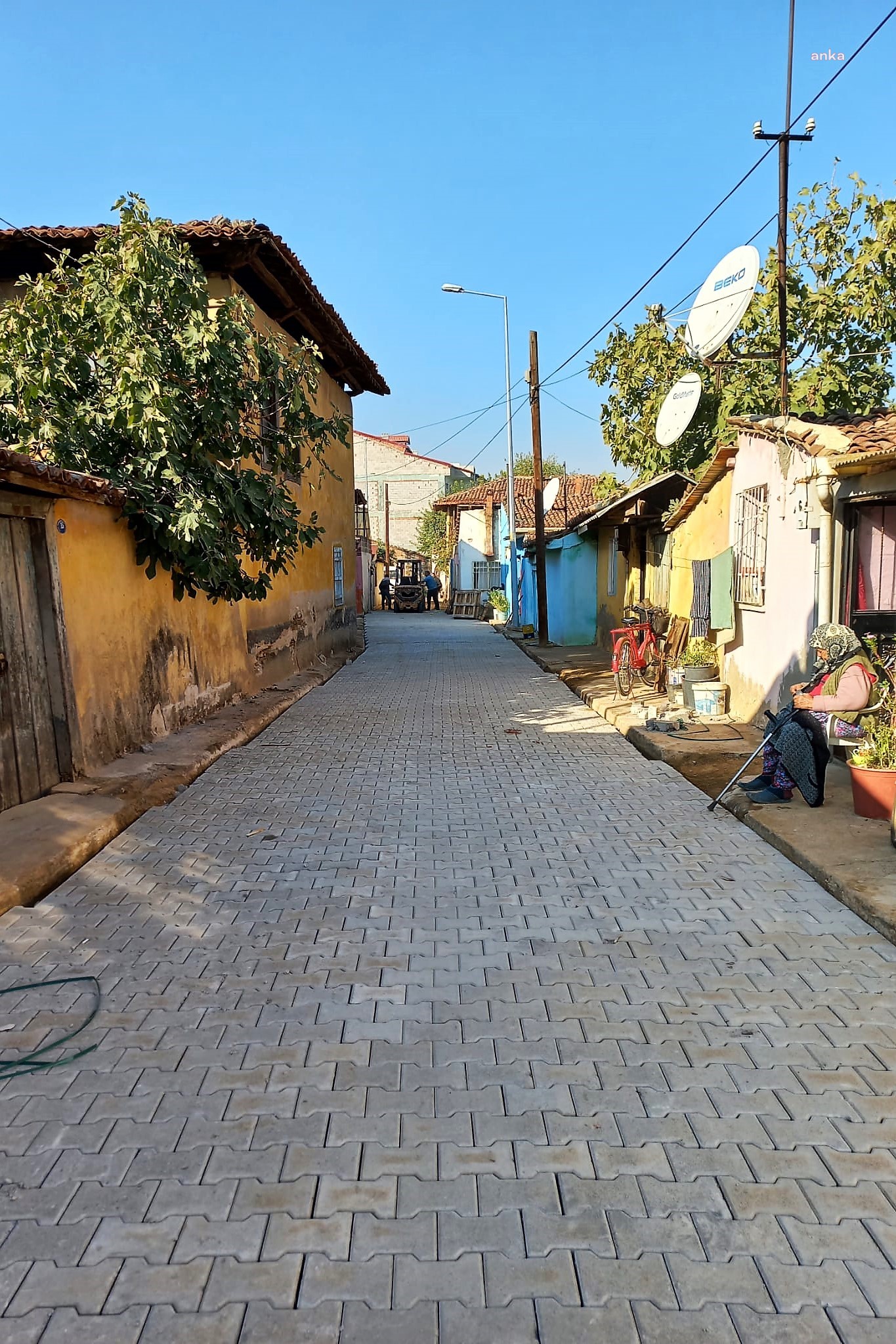 ÖDEMİŞ'TE KİLİT PARKE TAŞ KAPLAMA ÇALIŞMASI 510 BİN METREKAREYİ AŞTI