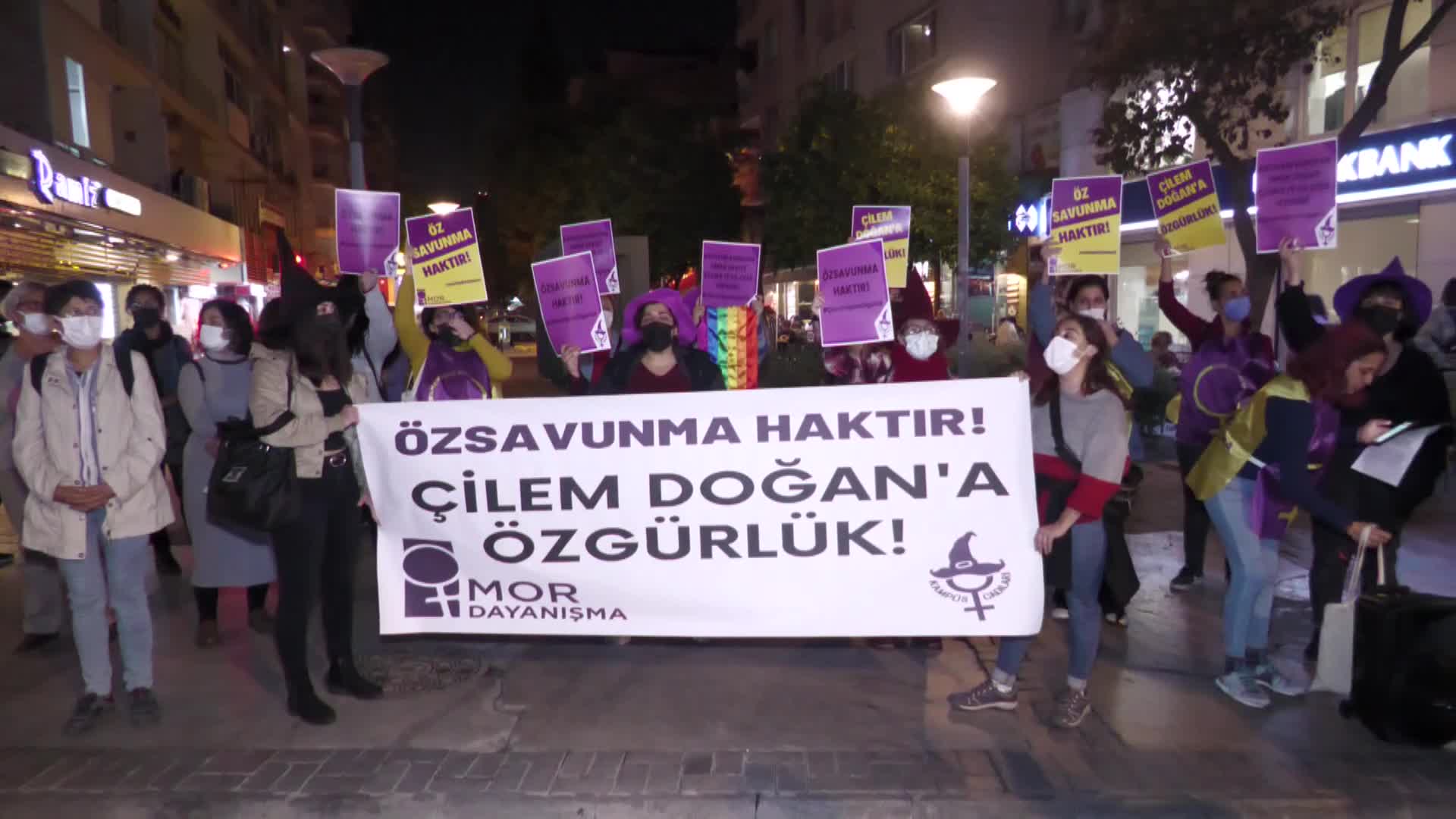 İZMİR'DE 'ÇİLEM DOĞAN KARARI' PROTESTOSU