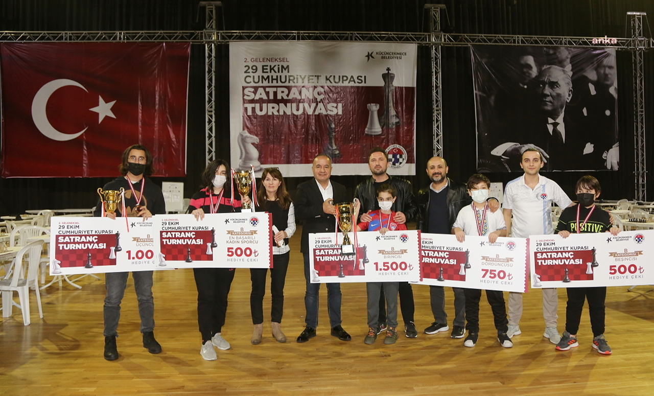 KÜÇÜKÇEKMECE’DE CUMHURİYET KUPASI SATRANÇ TURNUVASI HEYECANI