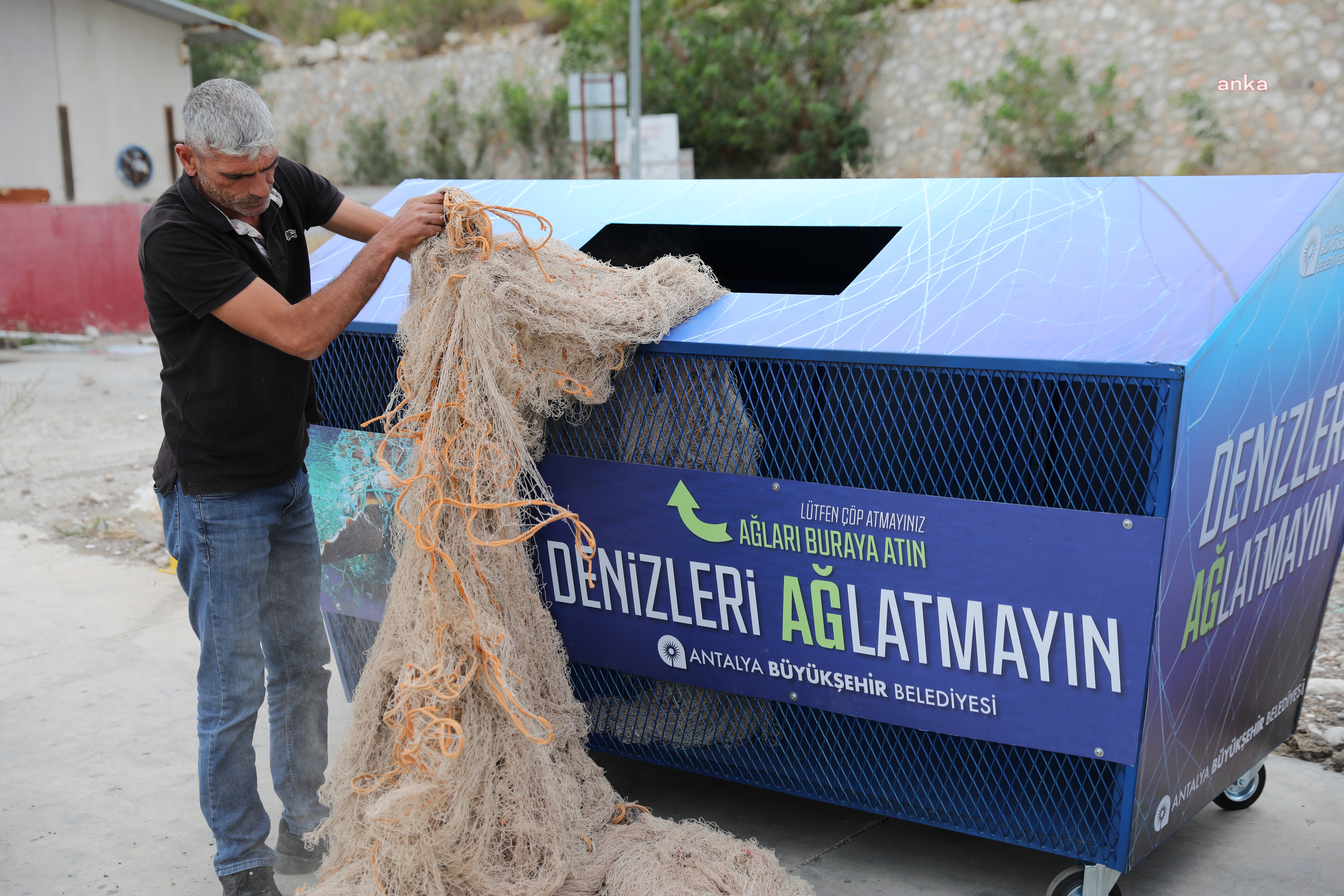 ANTALYA'DA HAYALET AĞLAR KONTEYNERLERDE TOPLANACAK