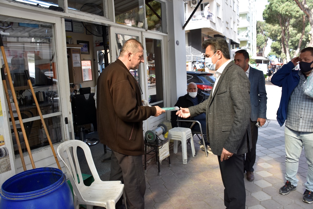 DİKİLİ'DE BERBER VE KUAFÖRLERE YÜZ SİPERLİĞİ
