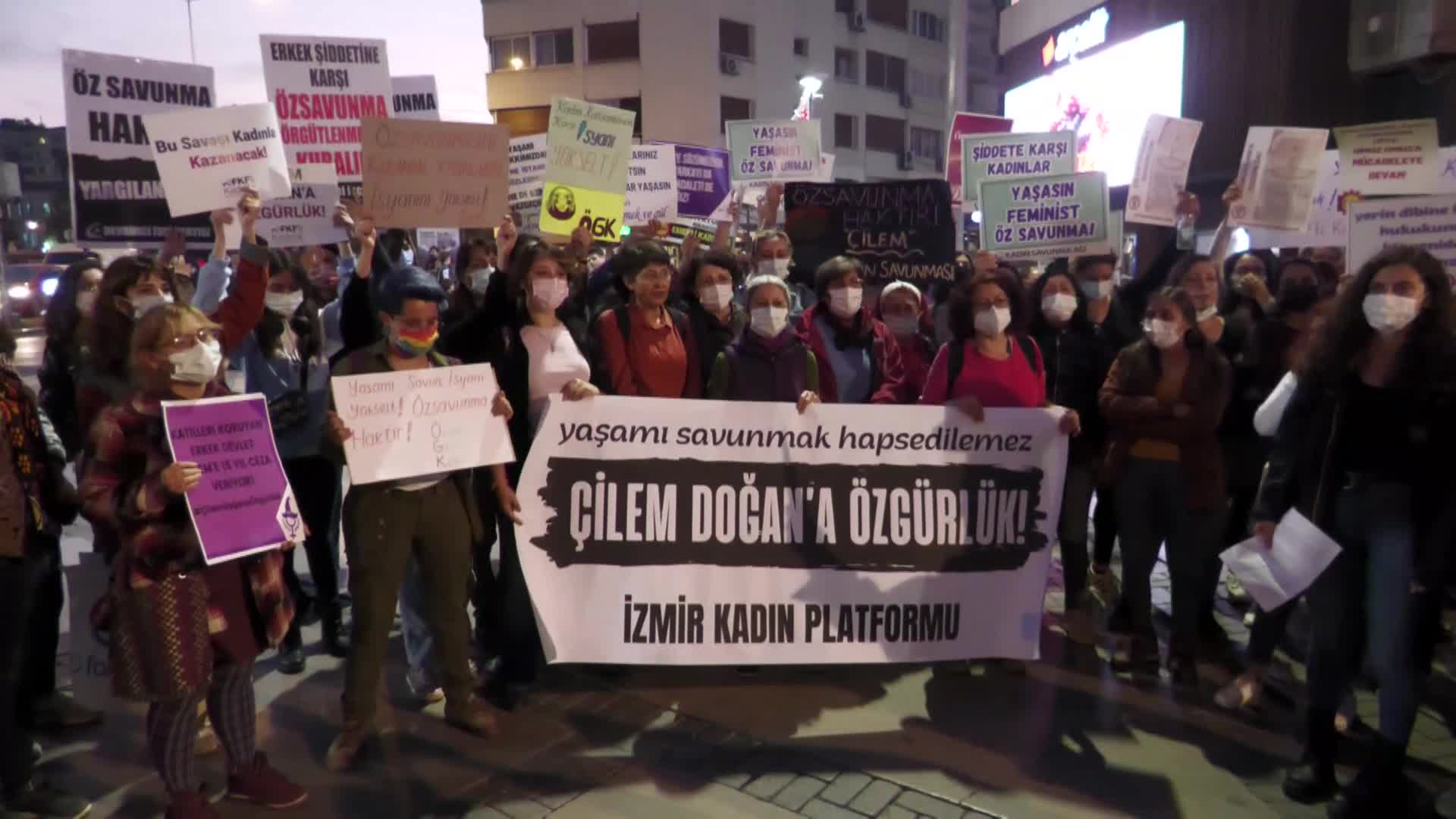 İZMİRLİ KADINLARDAN 'ÇİLEM DOĞAN KARARI' PROTESTOSU