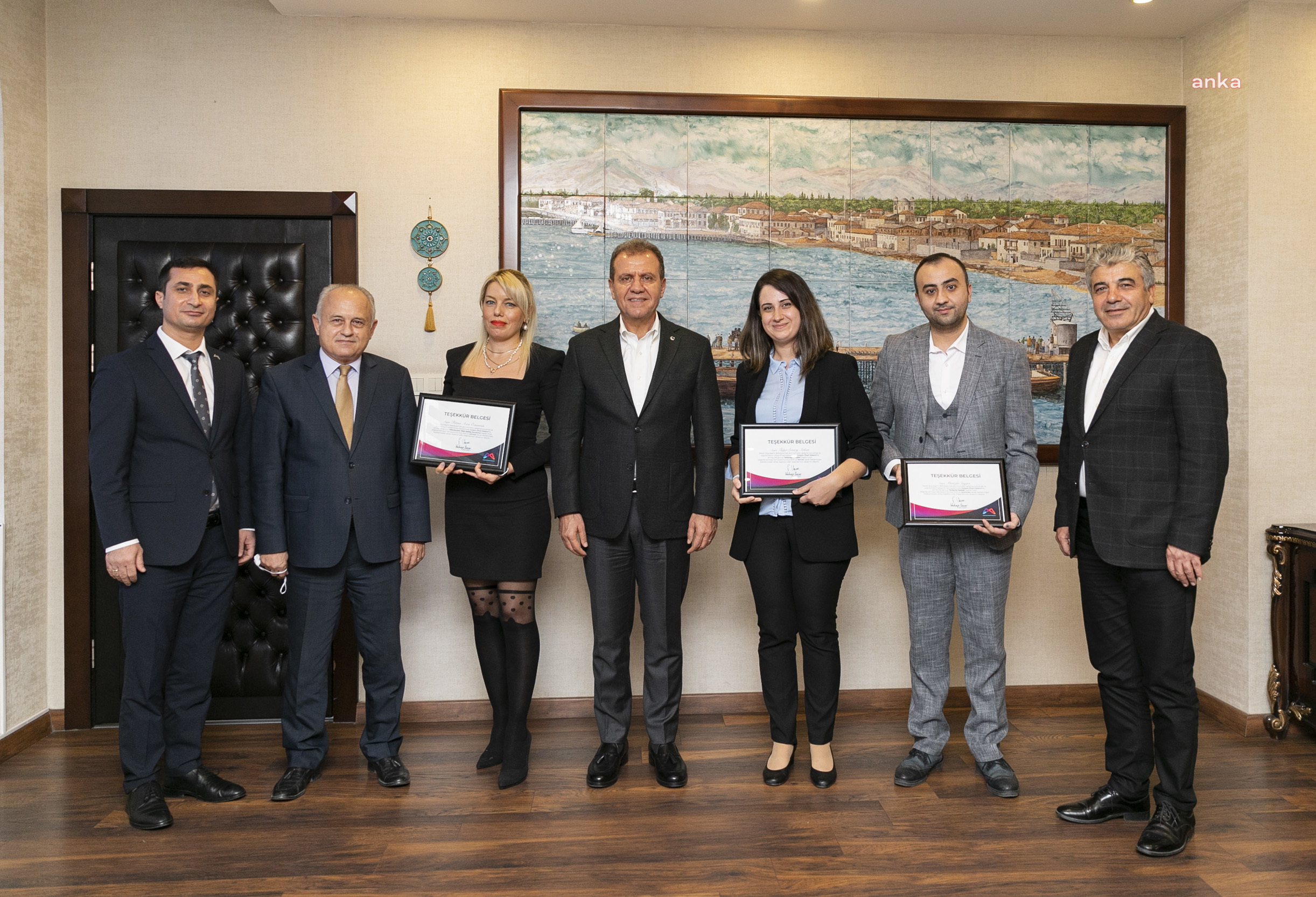 VAHAP SEÇER’DEN BAŞARILI PROJE SUNAN PERSONELE TEŞEKKÜR BELGESİ