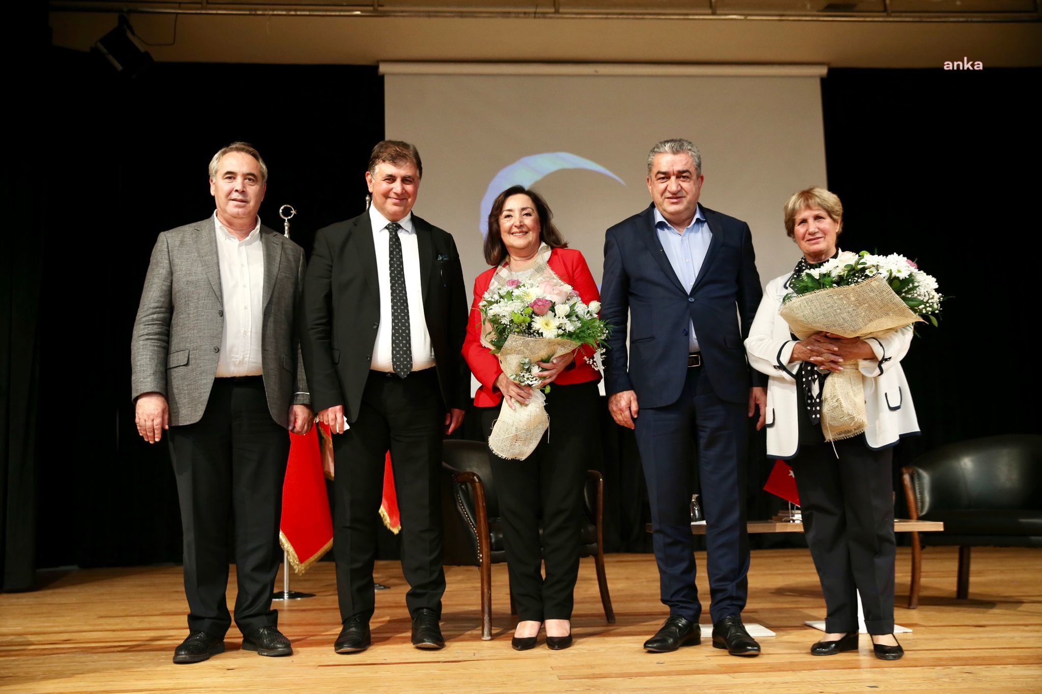 KARŞIYAKA’DA "CUMHURİYET, KADIN, EDEBİYAT" KONUŞULDU