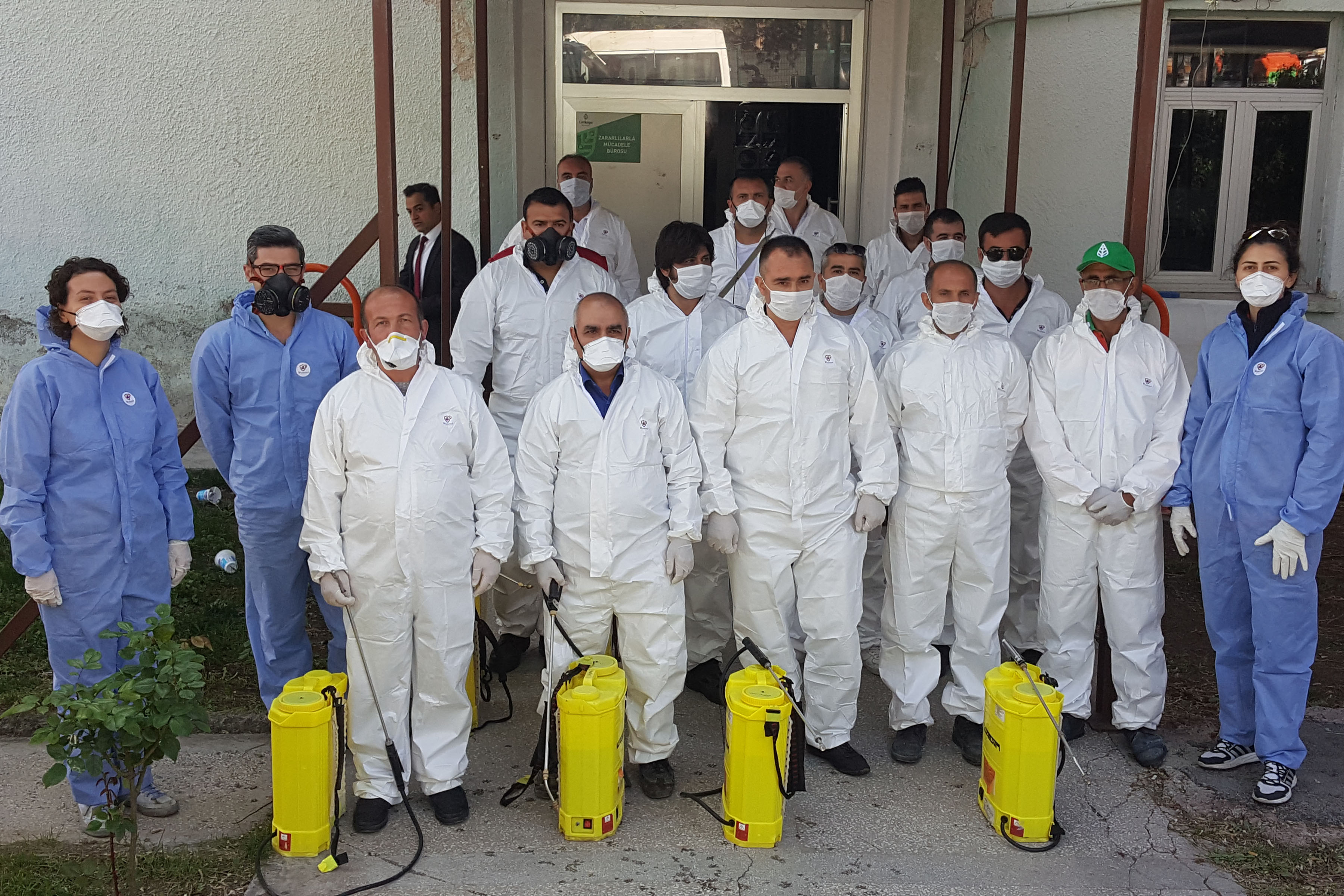 ÇANKAYA'DA BERBER VE KUAFÖRLERE DEZENFEKTE ÖNLEMİ
