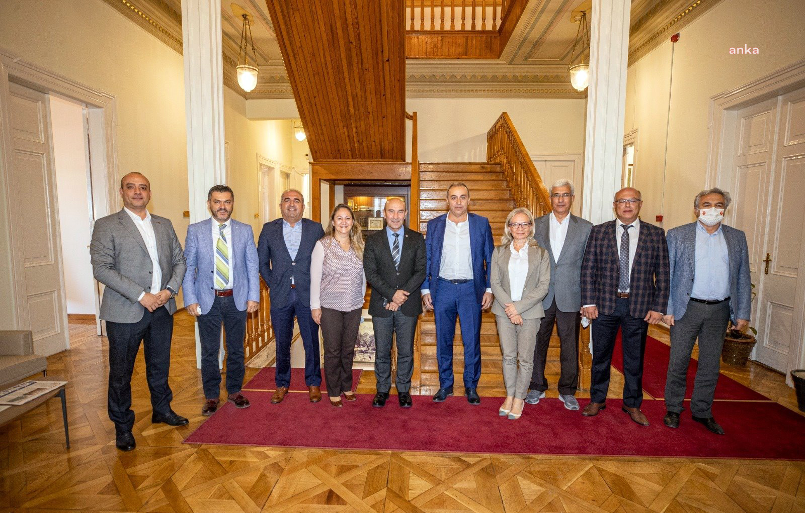 İZMİR'DE SOKAK HAYVANLARI İÇİN BÜYÜK İŞ BİRLİĞİ