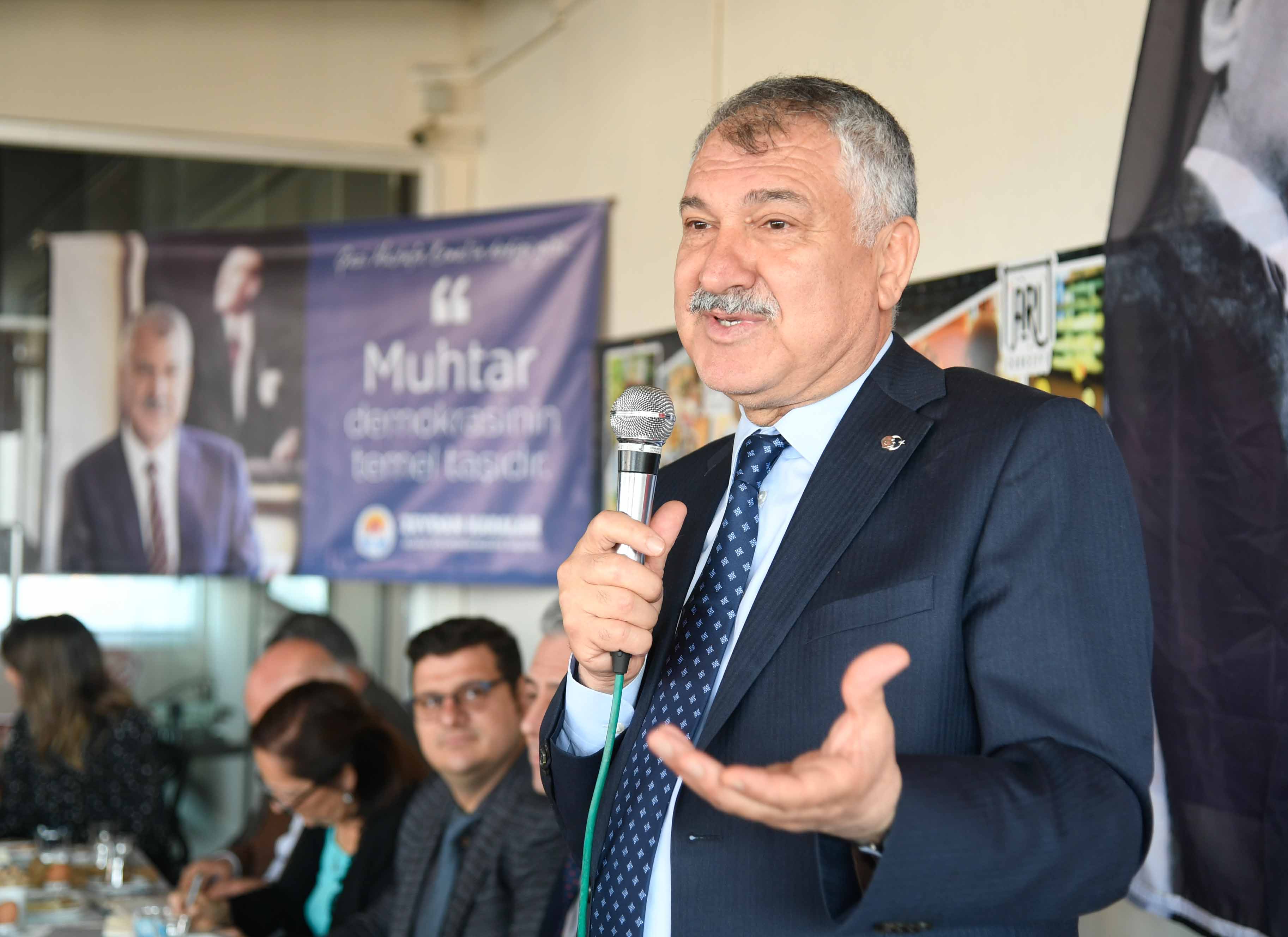 ADANA BELEDİYE BAŞKANI KARALAR, SARIÇAM'DA MUHTARLARLA BULUŞTU