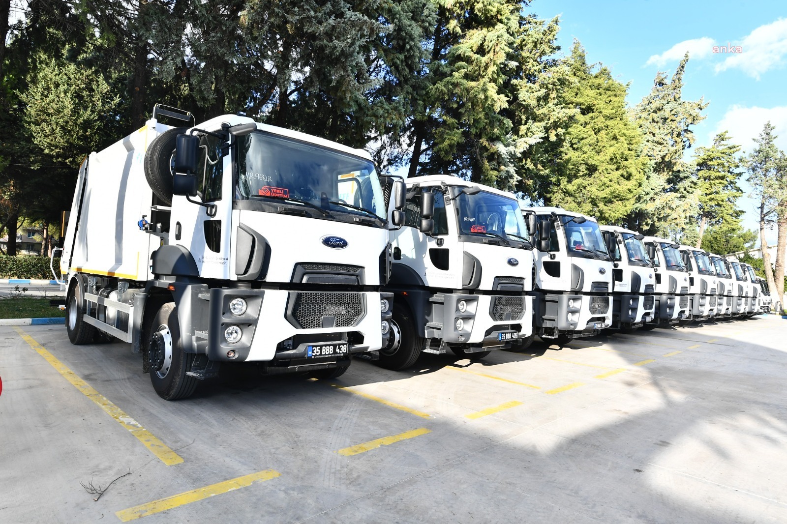 İZMİR BÜYÜKŞEHİR’DEN İLÇE BELEDİYELERİNE ÇÖP KAMYONU DESTEĞİ