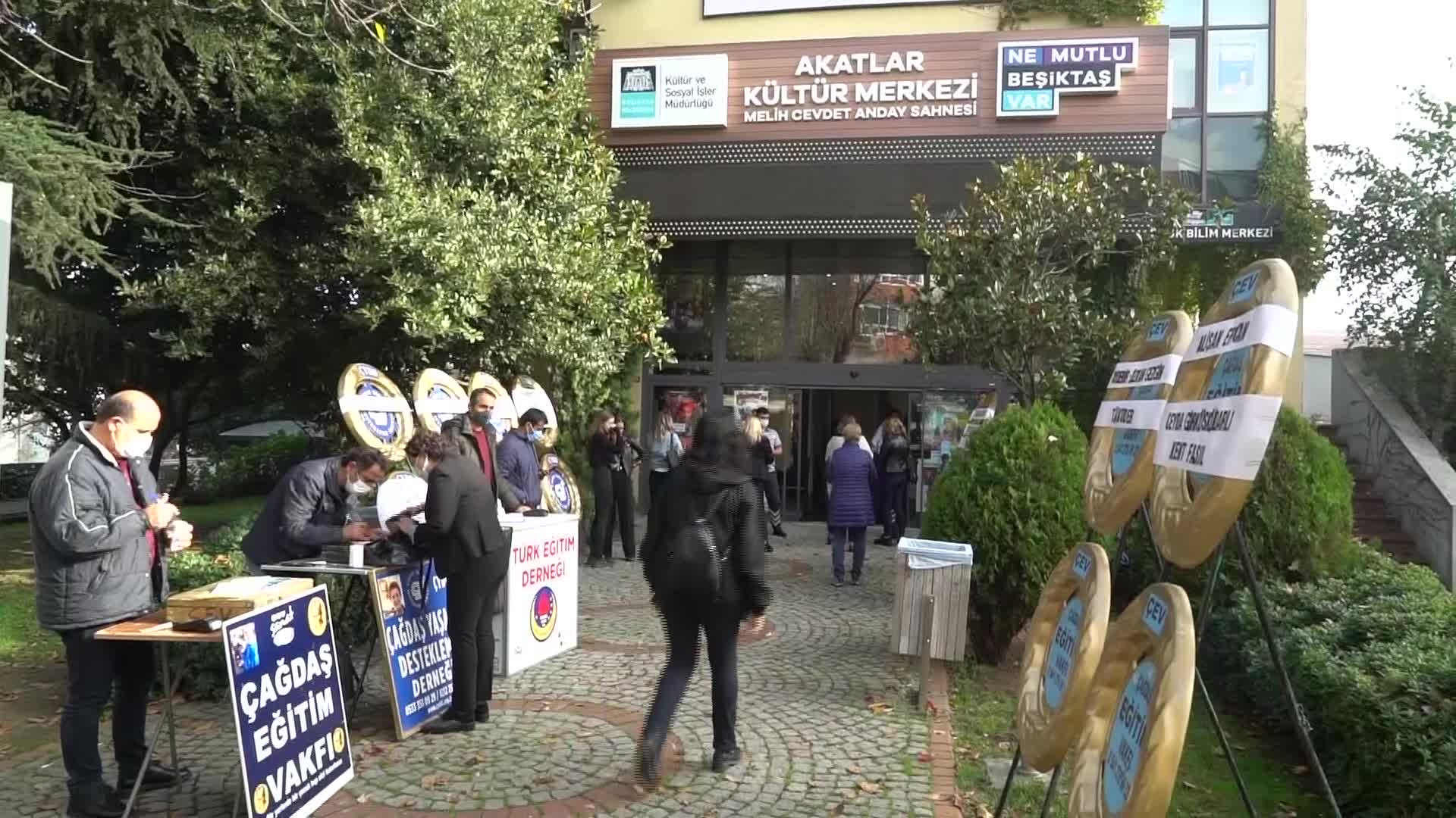 KADIN HAKLARI SAVUNUCUSU FATMA ÇİĞDEM AYDIN'IN TABUTUNU KADINLAR TAŞIDI