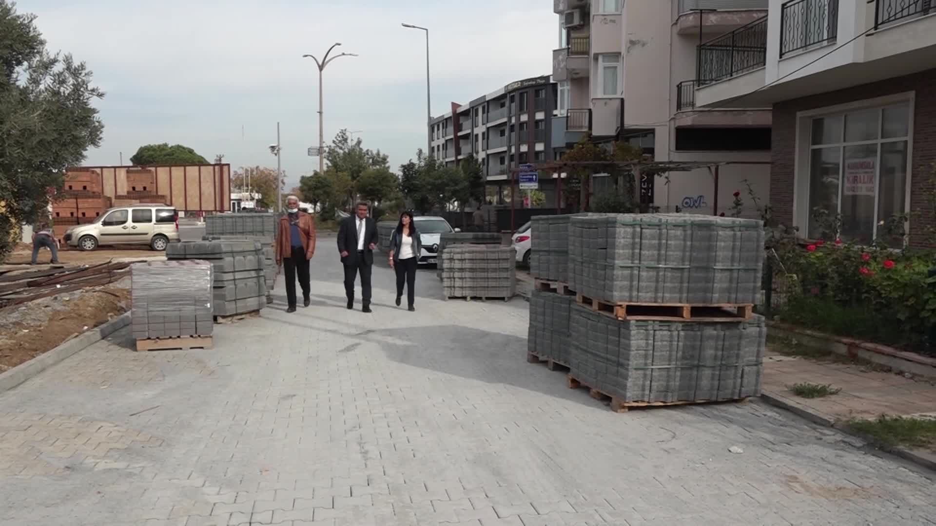 KUŞADASI DAVUTLAR’DA YOL YAPIM ÇALIŞMASI SÜRÜYOR