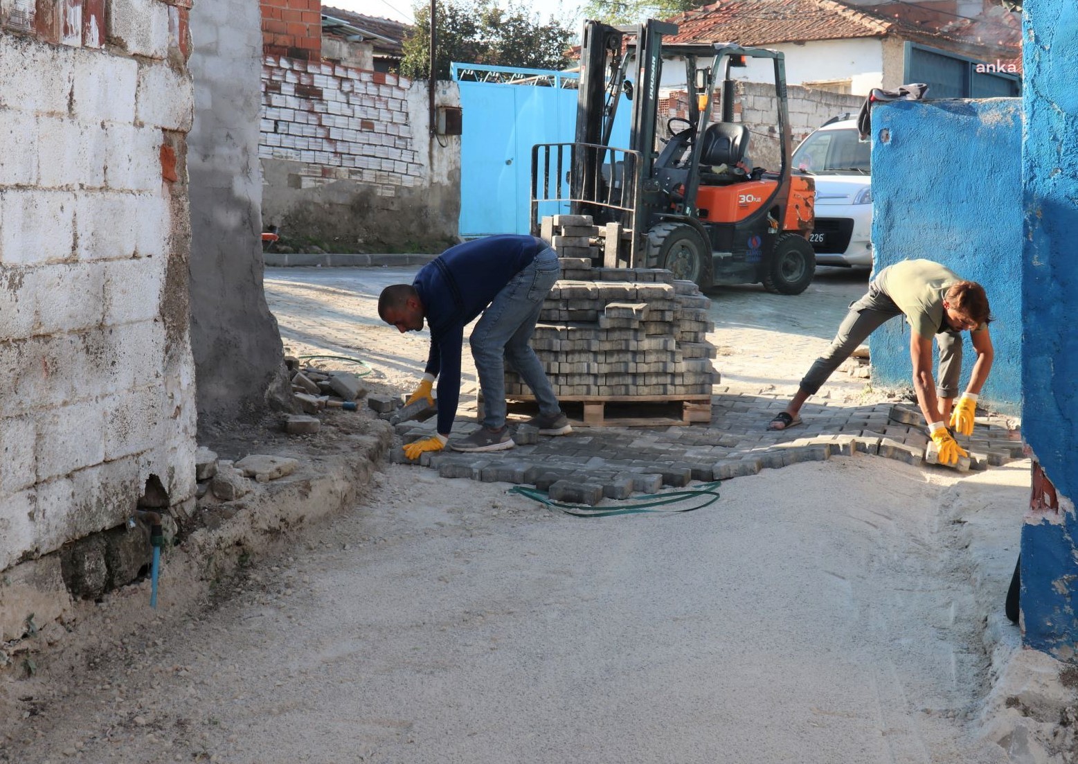 TURGUTLU BELEDİYESİ YOL ÇALIŞMALARINI SÜRDÜRÜYOR