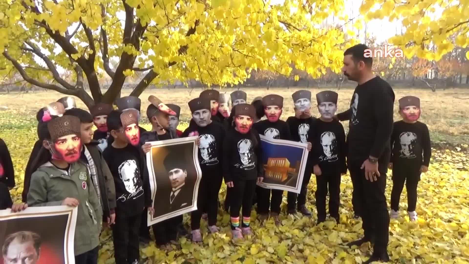 ATATÜRK’Ü KAYISI BAHÇESİNDE ANDILAR