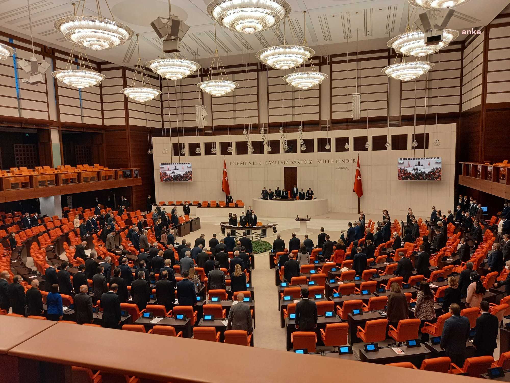 TBMM GENEL KURULU'NDA ATATÜRK'E SAYGI DURUŞU