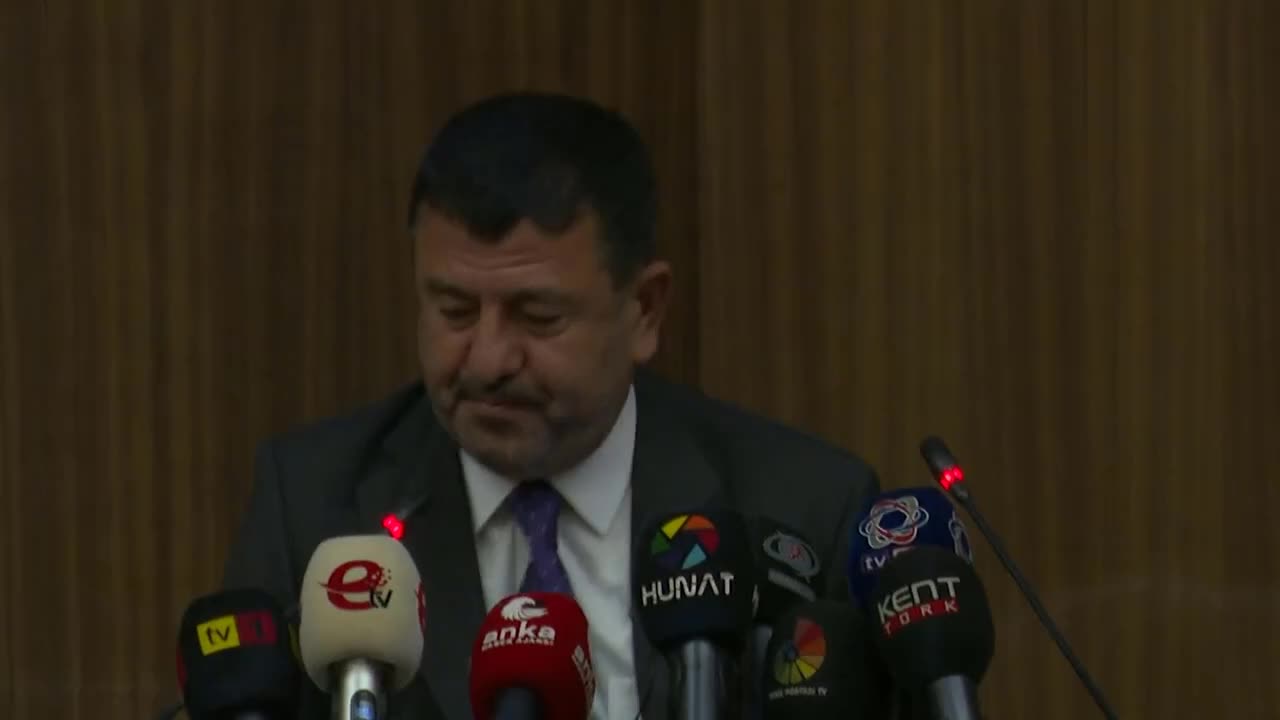 VELİ AĞBABA’DAN MEHMET BARLAS’A: "KENAN EVREN’İN ÇOCUĞU OLDUĞU İÇİN ATIP TUTUYOR"