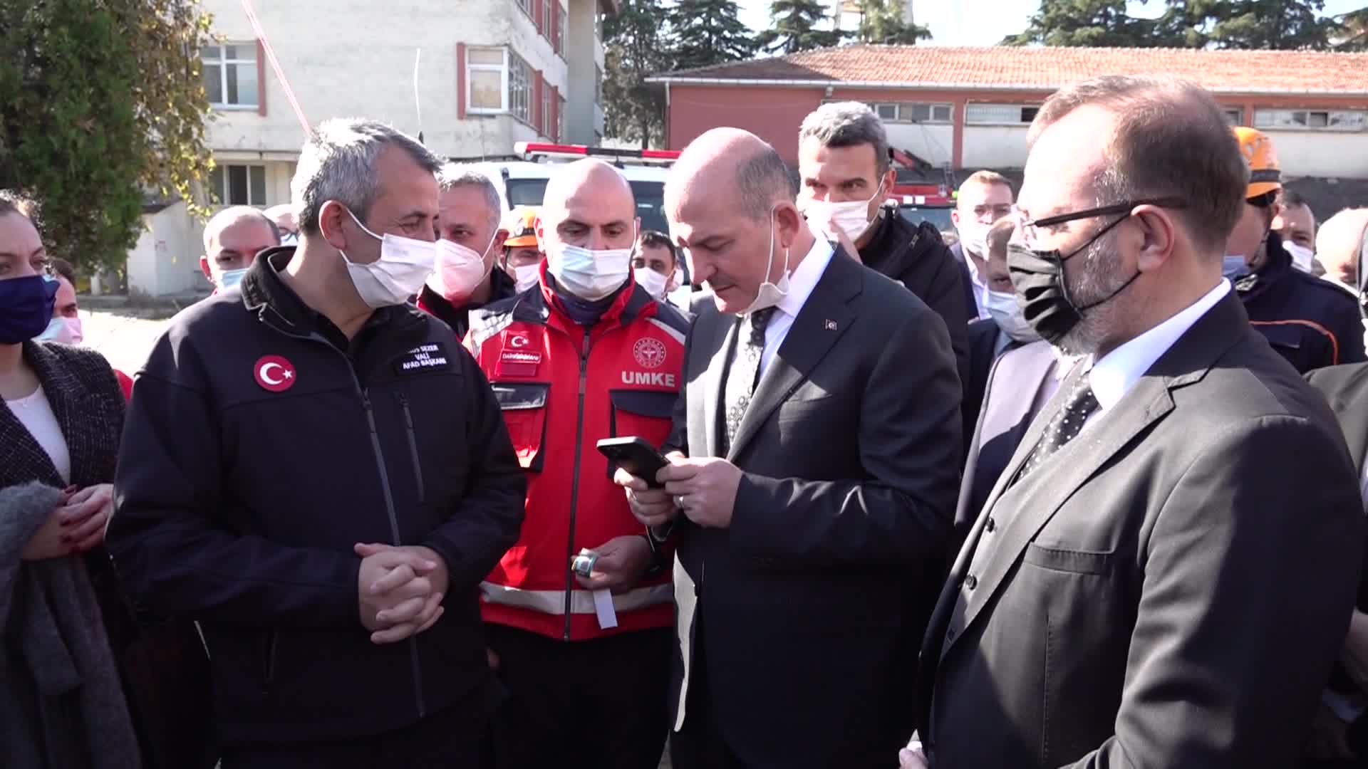 BAKAN SOYLU “AFET BİLEKLİĞİ PROJESİNİ” AÇIKLADI: “ENKAZDAN ÇIKARILANLARA ÖZEL BİR BİLEKLİK TAKILACAK”