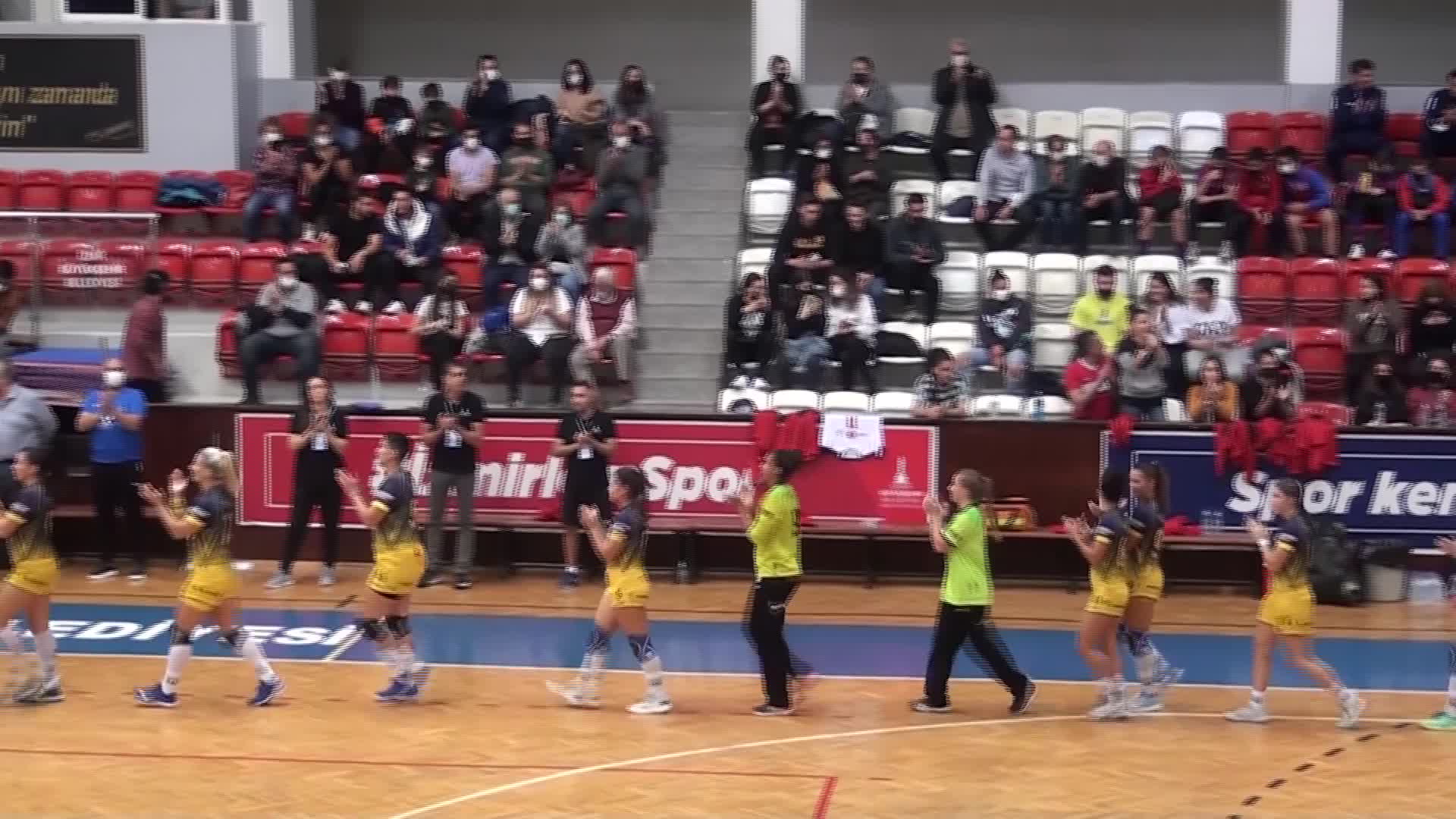 İZMİR BÜYÜKŞEHİRLİ HENTBOLCULAR AVRUPA'DA AVANTAJ ELDE ETTİ