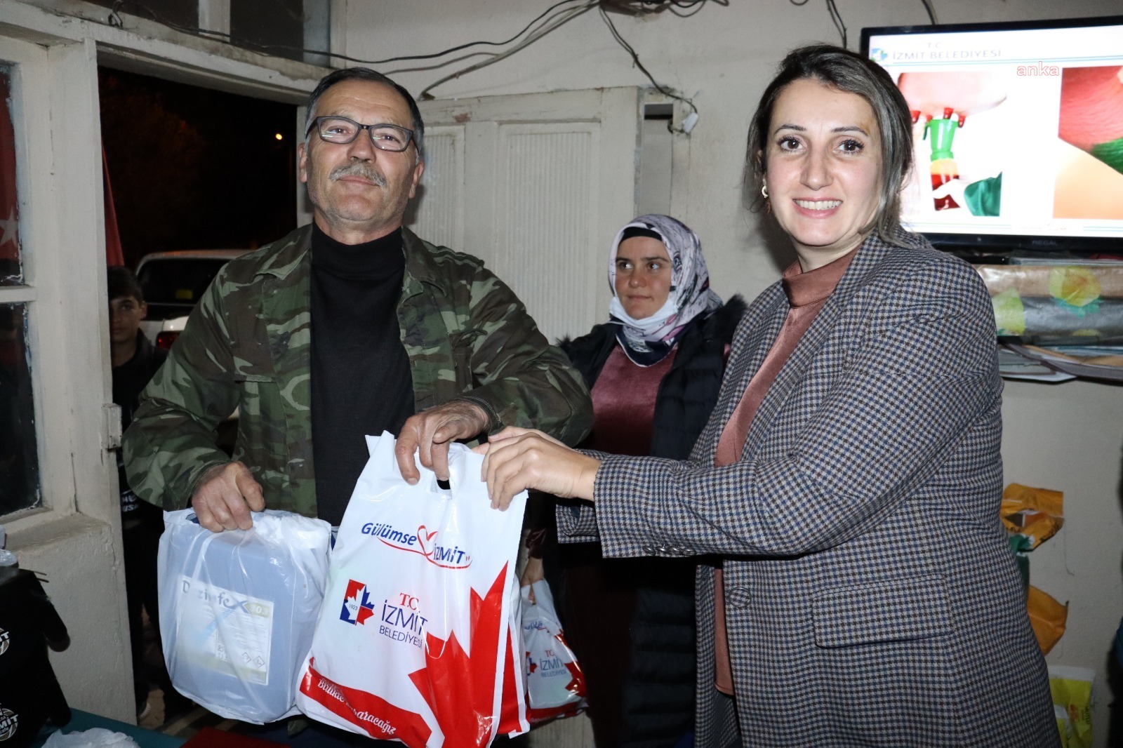 İZMİT'TE SÜT ÜRETİCİLERİNE HİJYEN EĞİTİMİ VERİLDİ