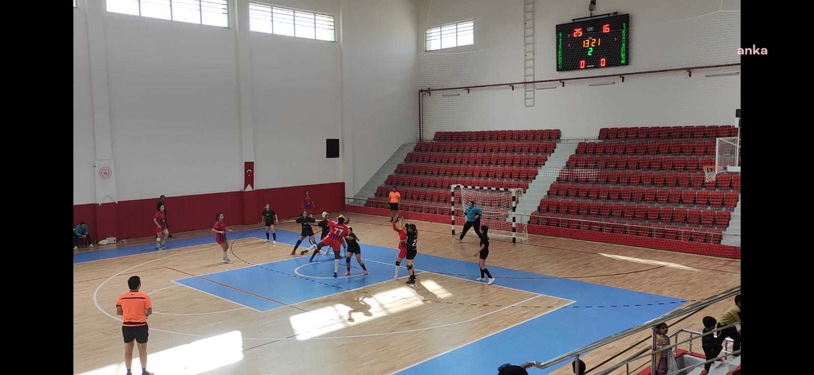 MERSİN BÜYÜKŞEHİR GSK KADIN HENTBOL TAKIMI GAZİANTEP’TEN LİDER DÖNDÜ