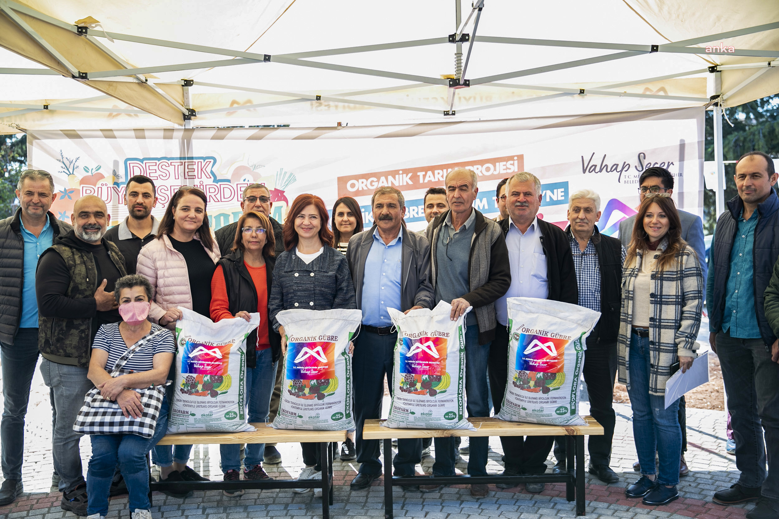 MERSİN BÜYÜKŞEHİR’DEN 100 ÜRETİCİYE 25 TON ORGANİK GÜBRE