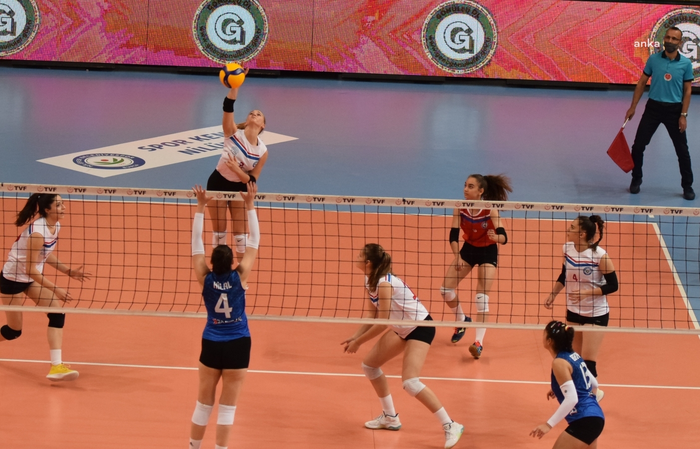 NİLÜFER BELEDİYESPOR, NOVA GENÇLİKSPOR'U 3-0 YENDİ