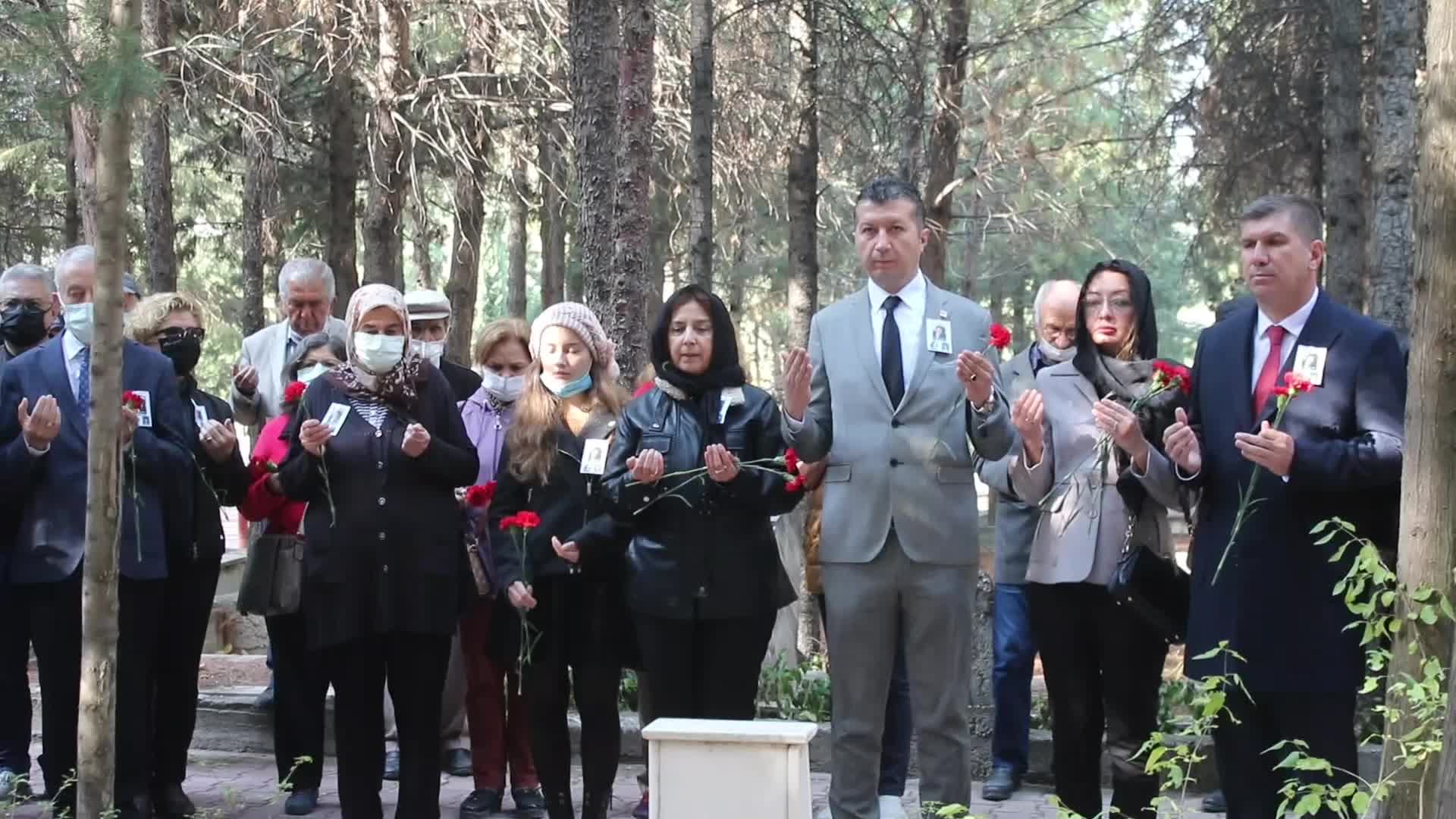 ESKİ BURDUR BELEDİYE BAŞKANI ARMAĞAN İLCİ MEZARI BAŞINDA ANILDI