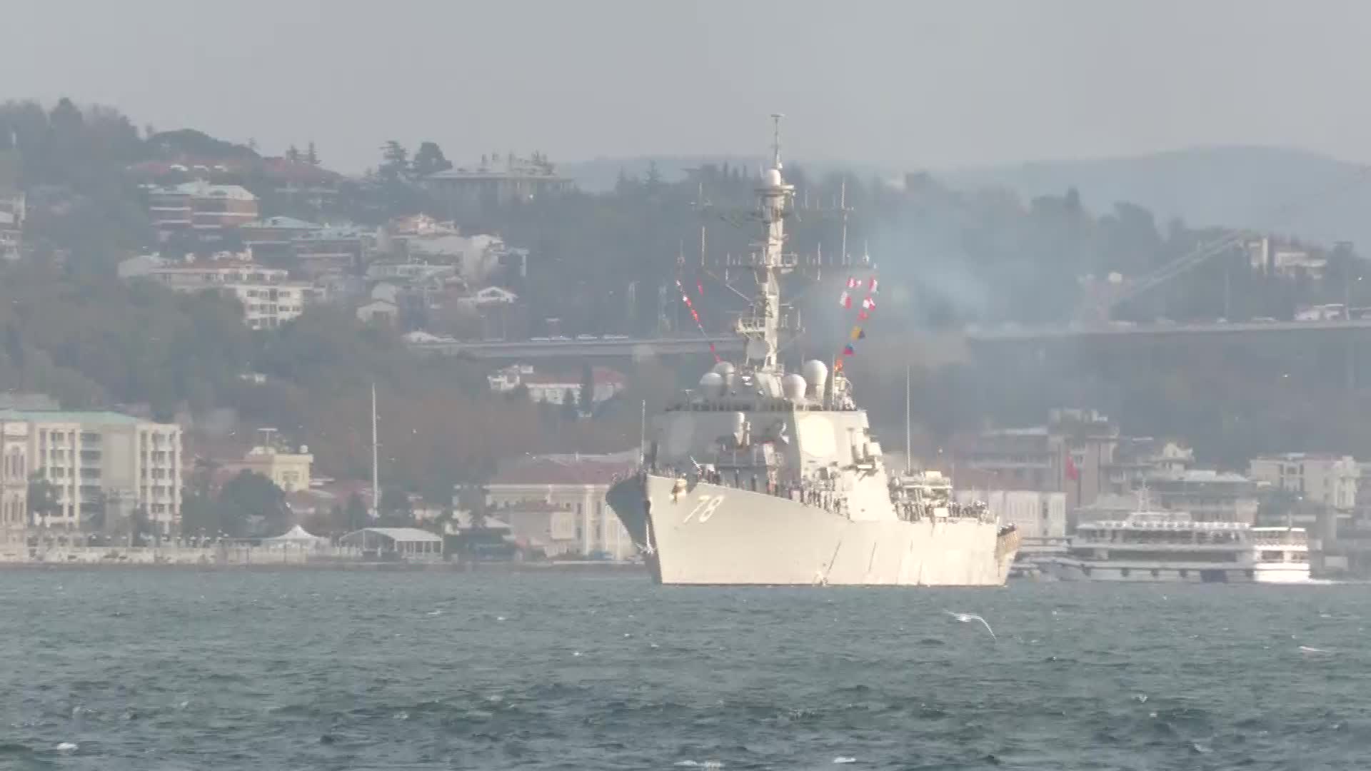 ABD SAVAŞ GEMİSİ USS PORTER, SARAYBURNU LİMANI’NA DEMİRLEDİ